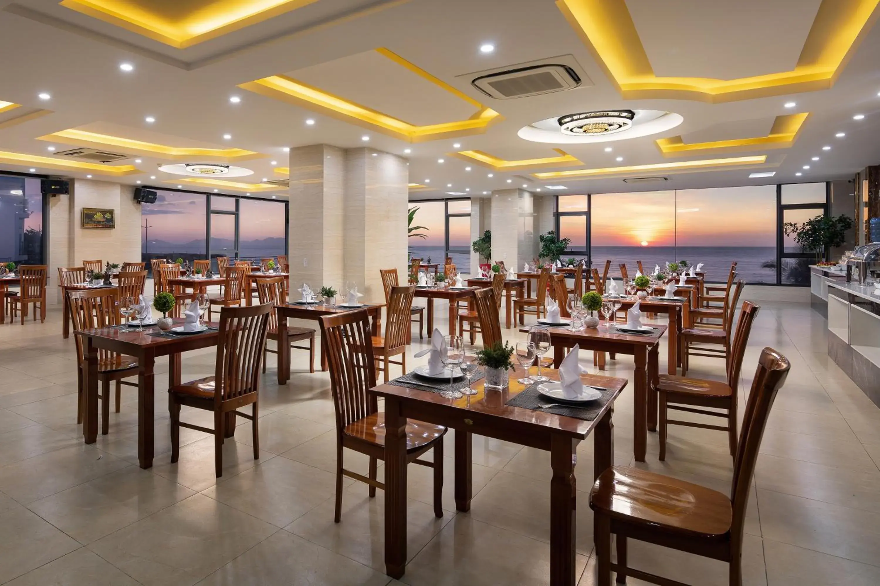 Restaurant/places to eat in Corvin Hotel Restaurant/places to eat in Corvin Hotel
