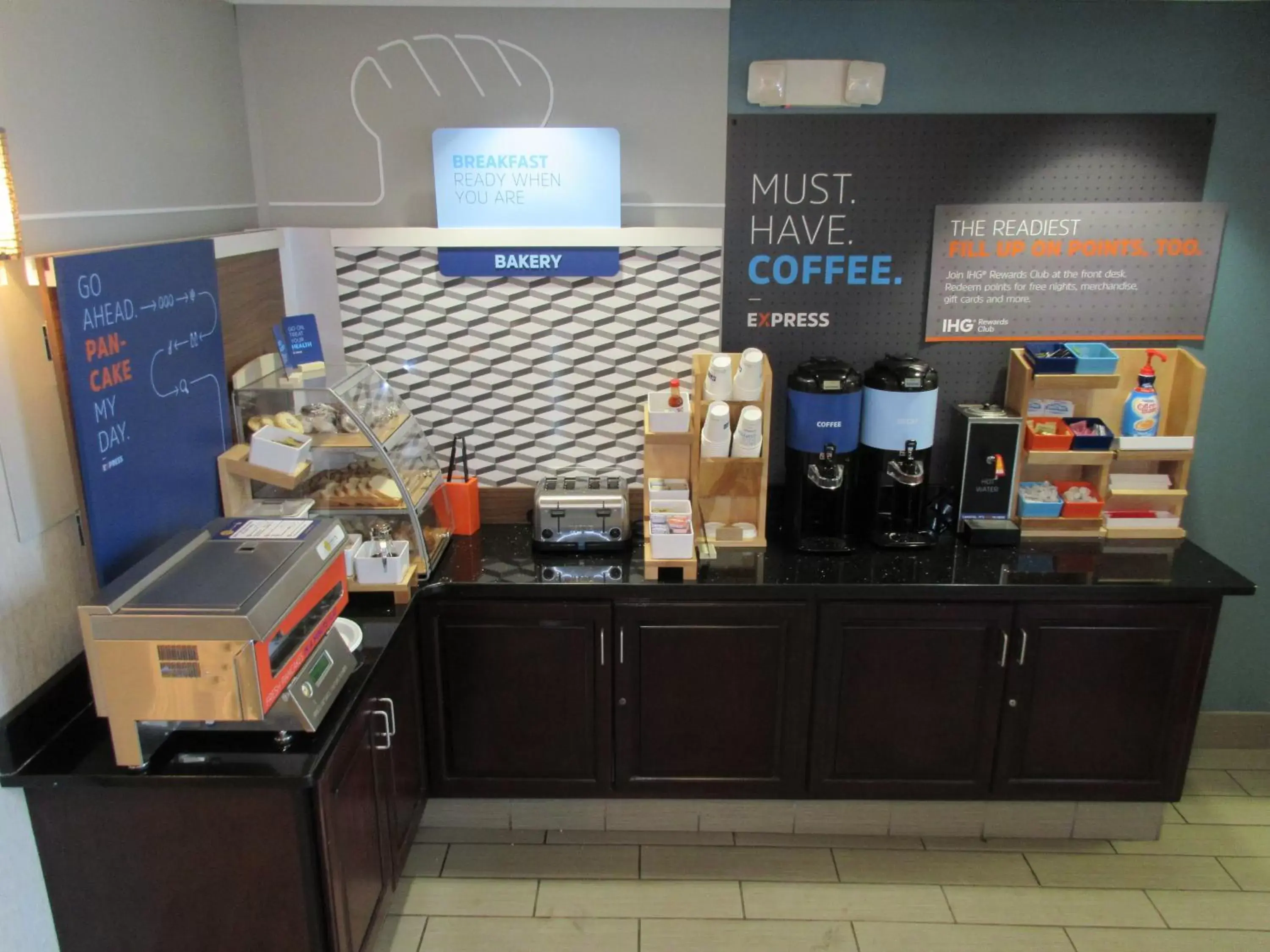 Breakfast in Holiday Inn Express Hotel & Suites Youngstown - North Lima/Boardman, an IHG Hotel