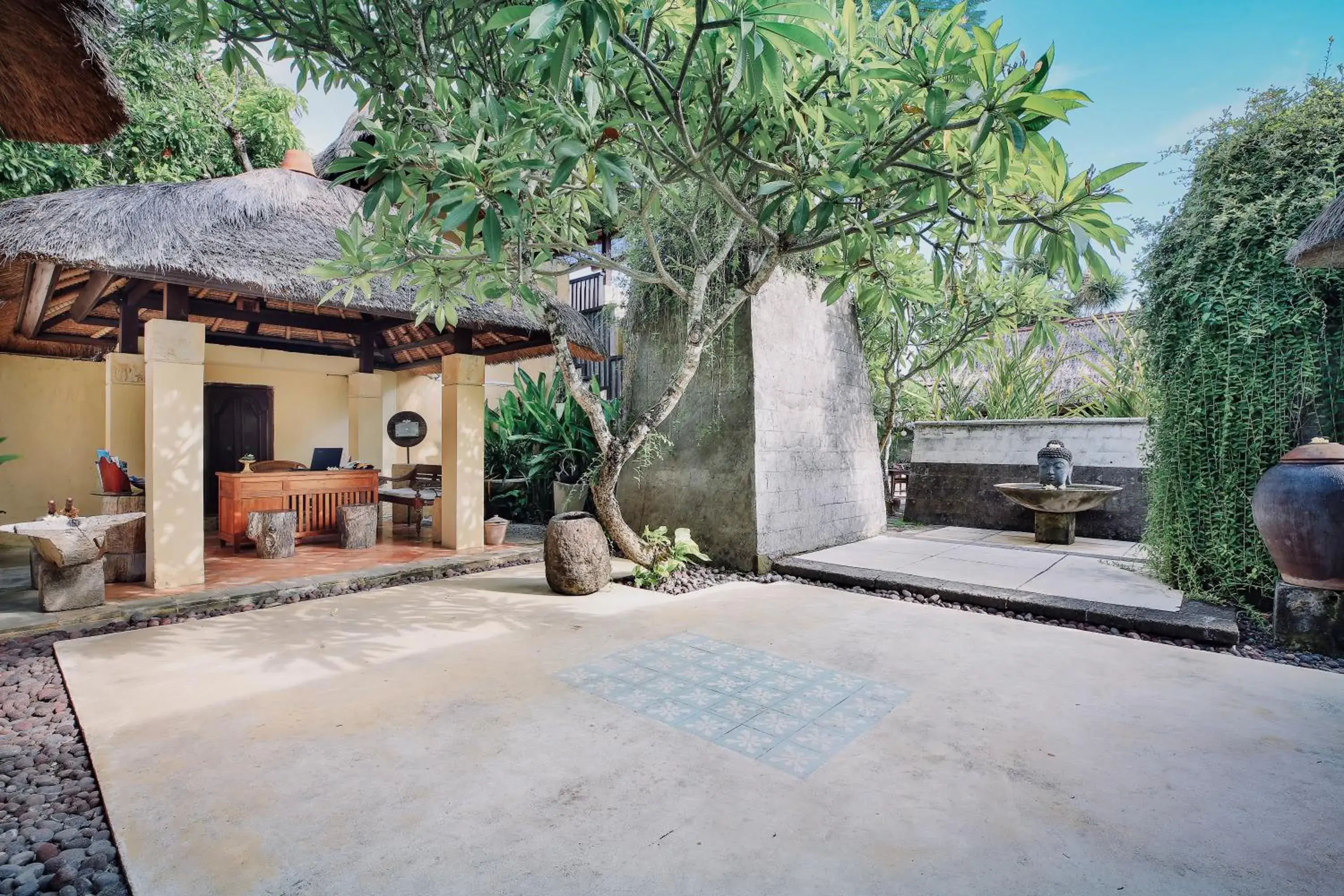 Facade/entrance in Visakha Sanur by Puri Signatures Facade/entrance in Visakha Sanur by Puri Signatures