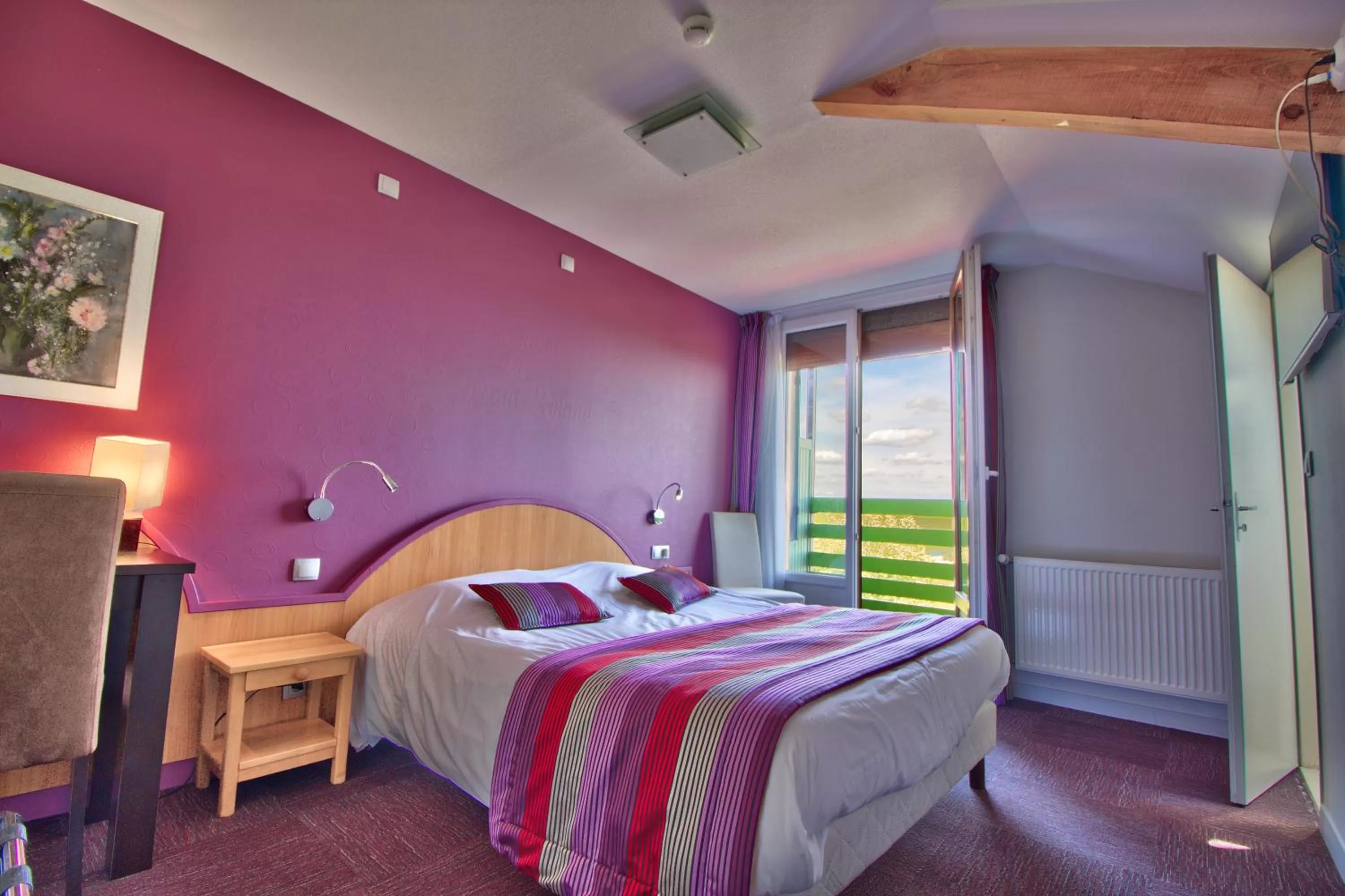 Bed in Logis Hôtel Restaurant Le Chalet du Mont Roland