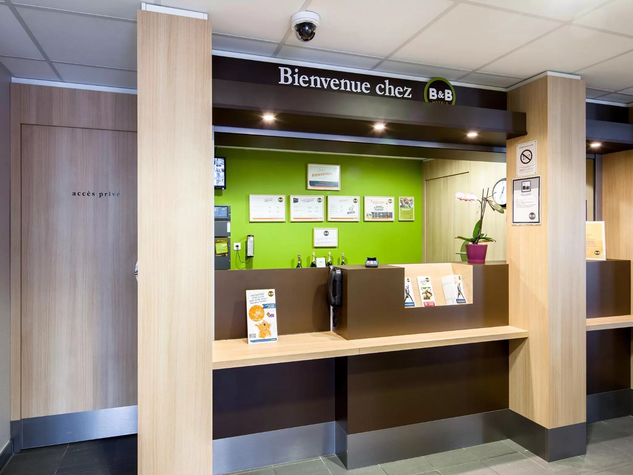 Lobby or reception in B&B HOTEL Montpellier Centre Le Millénaire