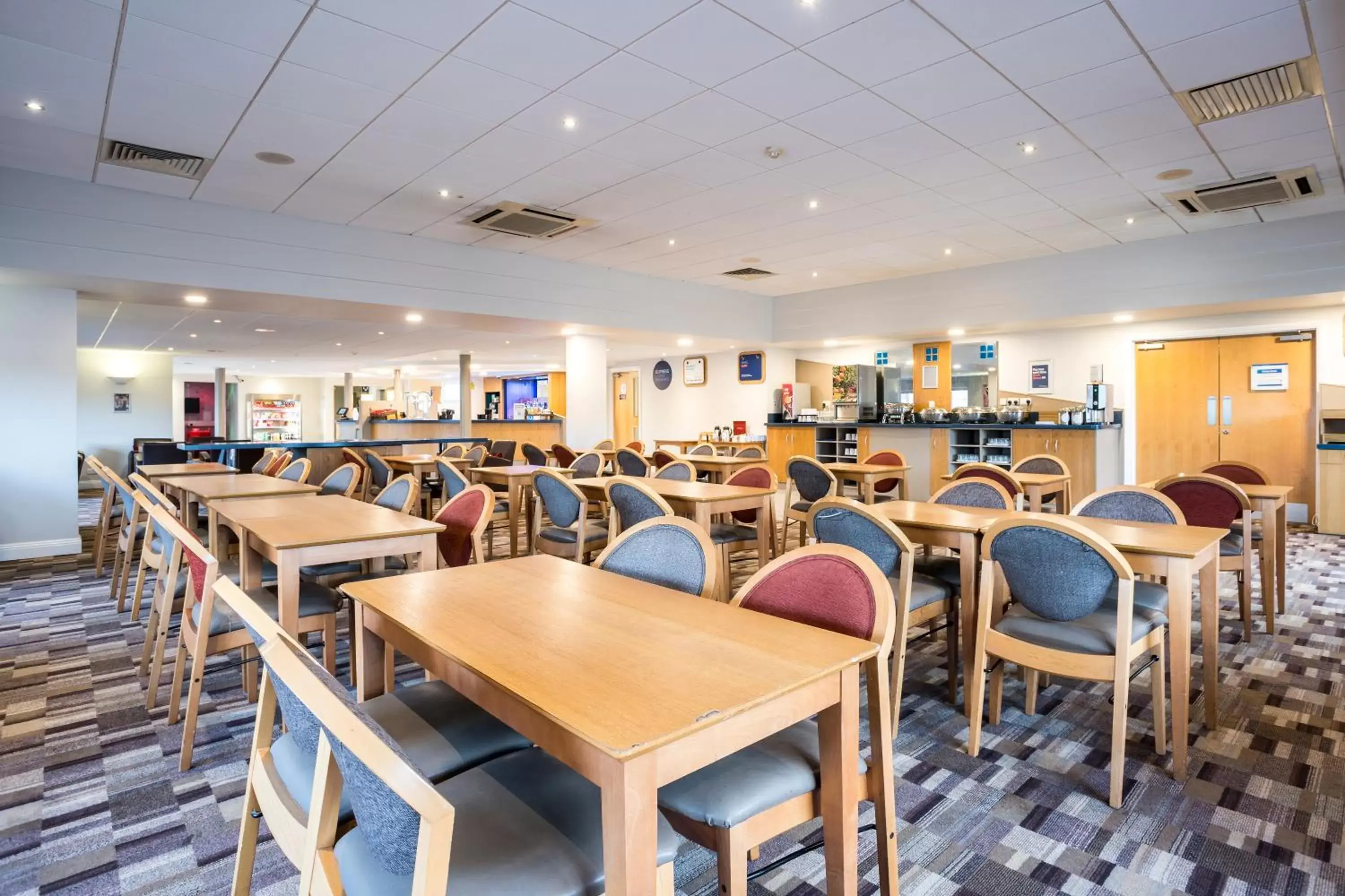 Restaurant/Places to Eat in Holiday Inn Express Stafford, an IHG Hotel