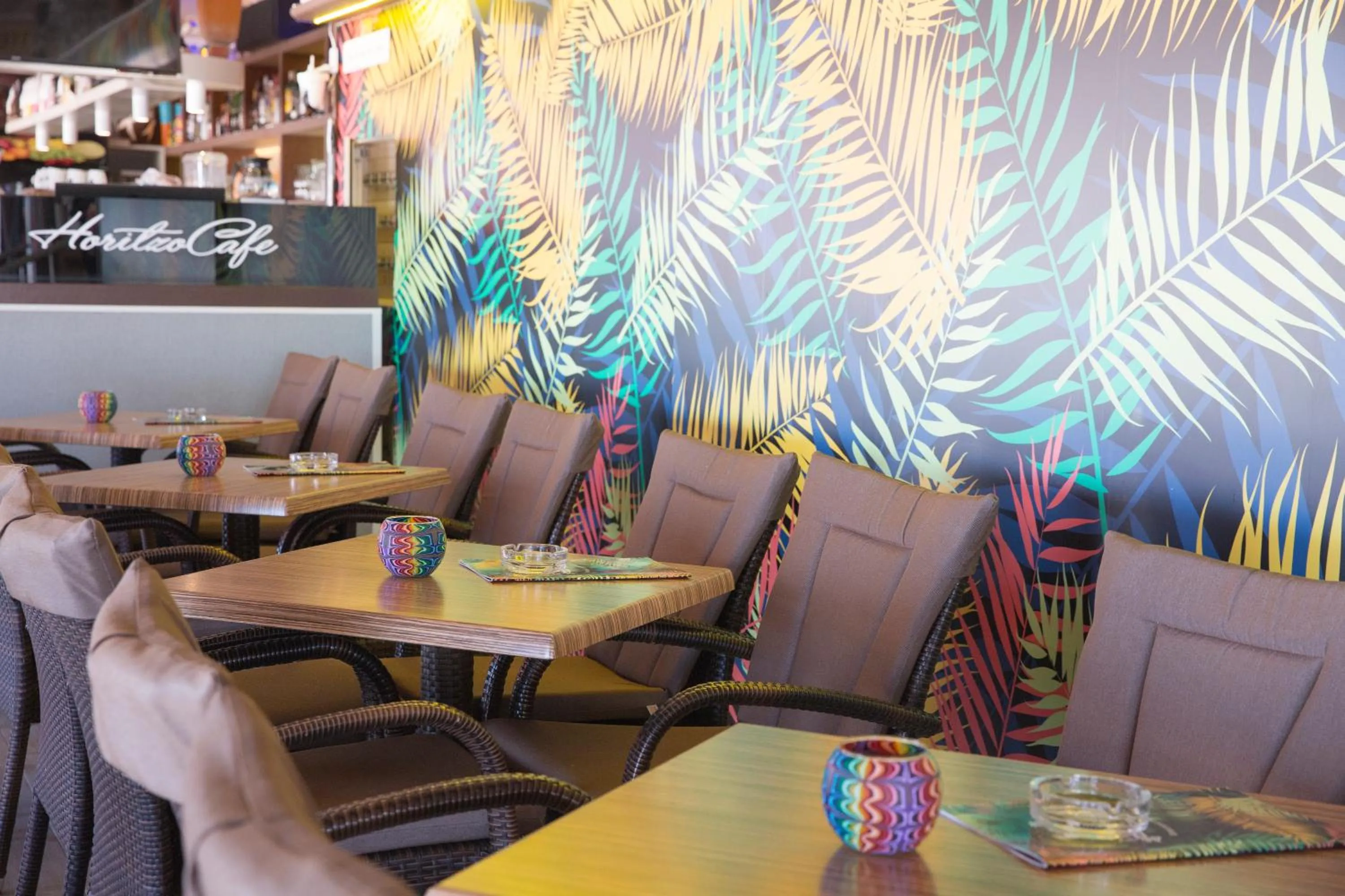 Restaurant/places to eat in JS Horitzó