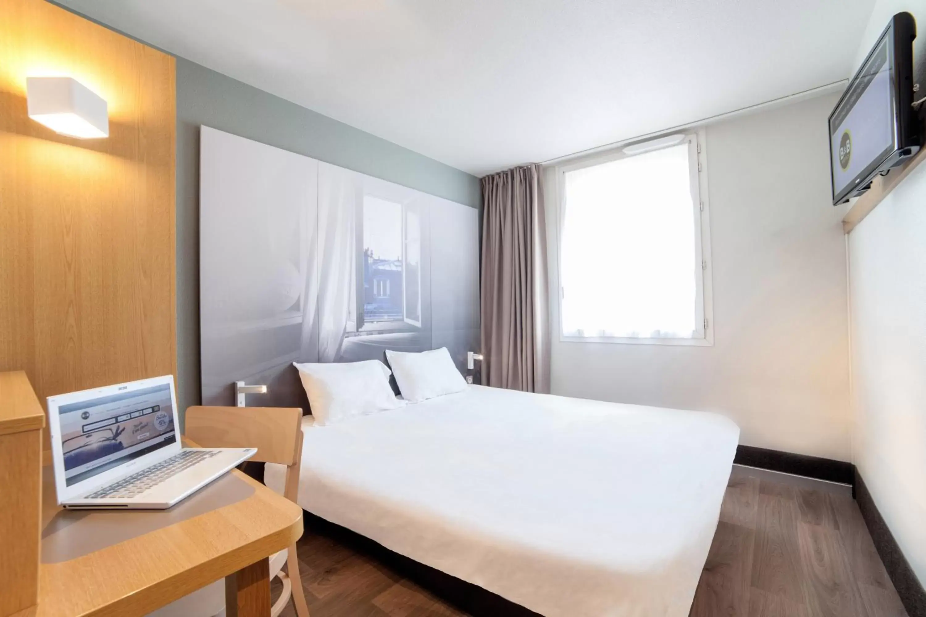 Bedroom, Bed in B&B HOTEL Villeneuve Loubet Plage