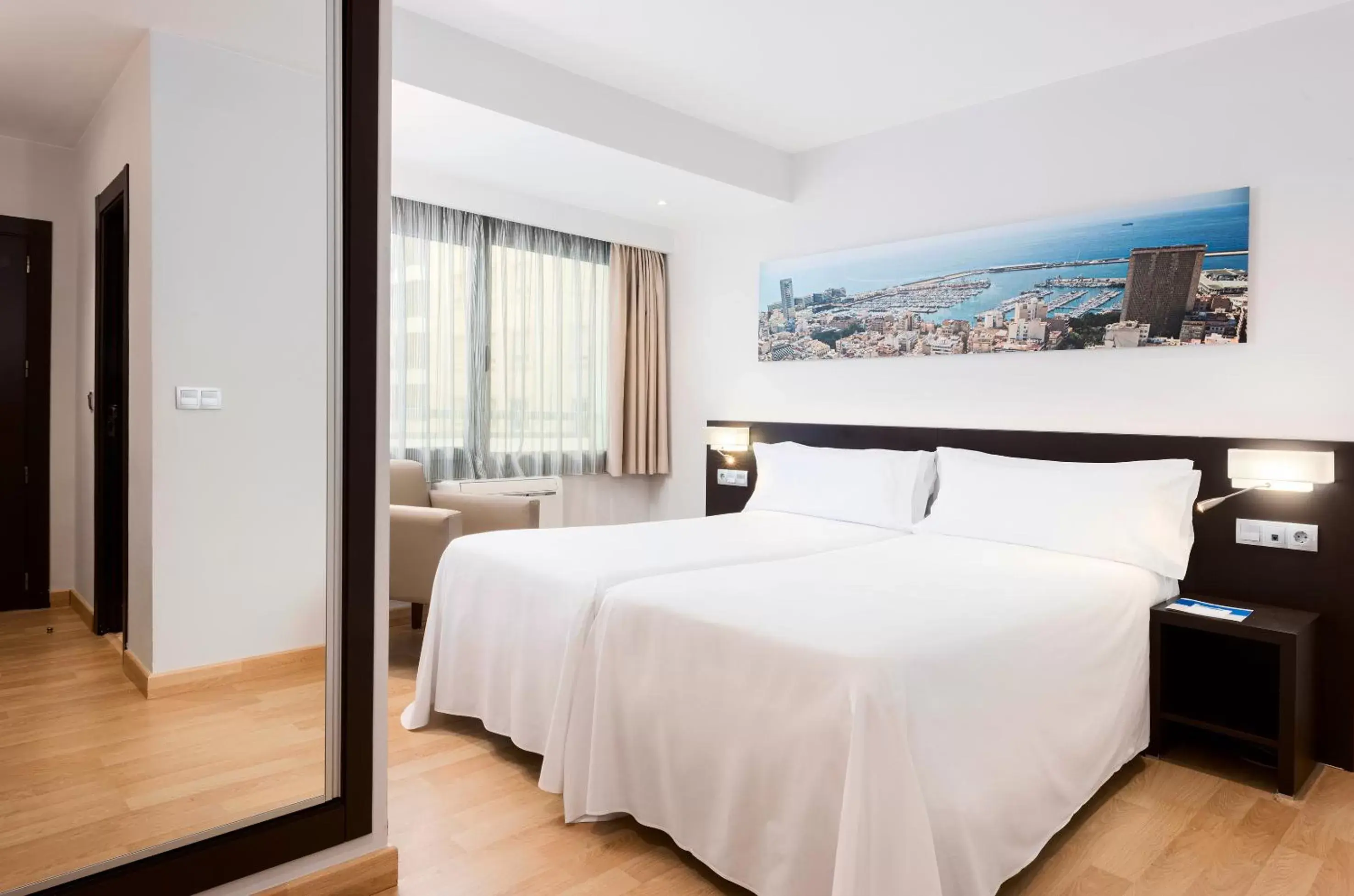 Bedroom, Bed in Hotel Alicante Gran Sol, affiliated by Meliá Bedroom, Bed in Hotel Alicante Gran Sol, affiliated by Meliá