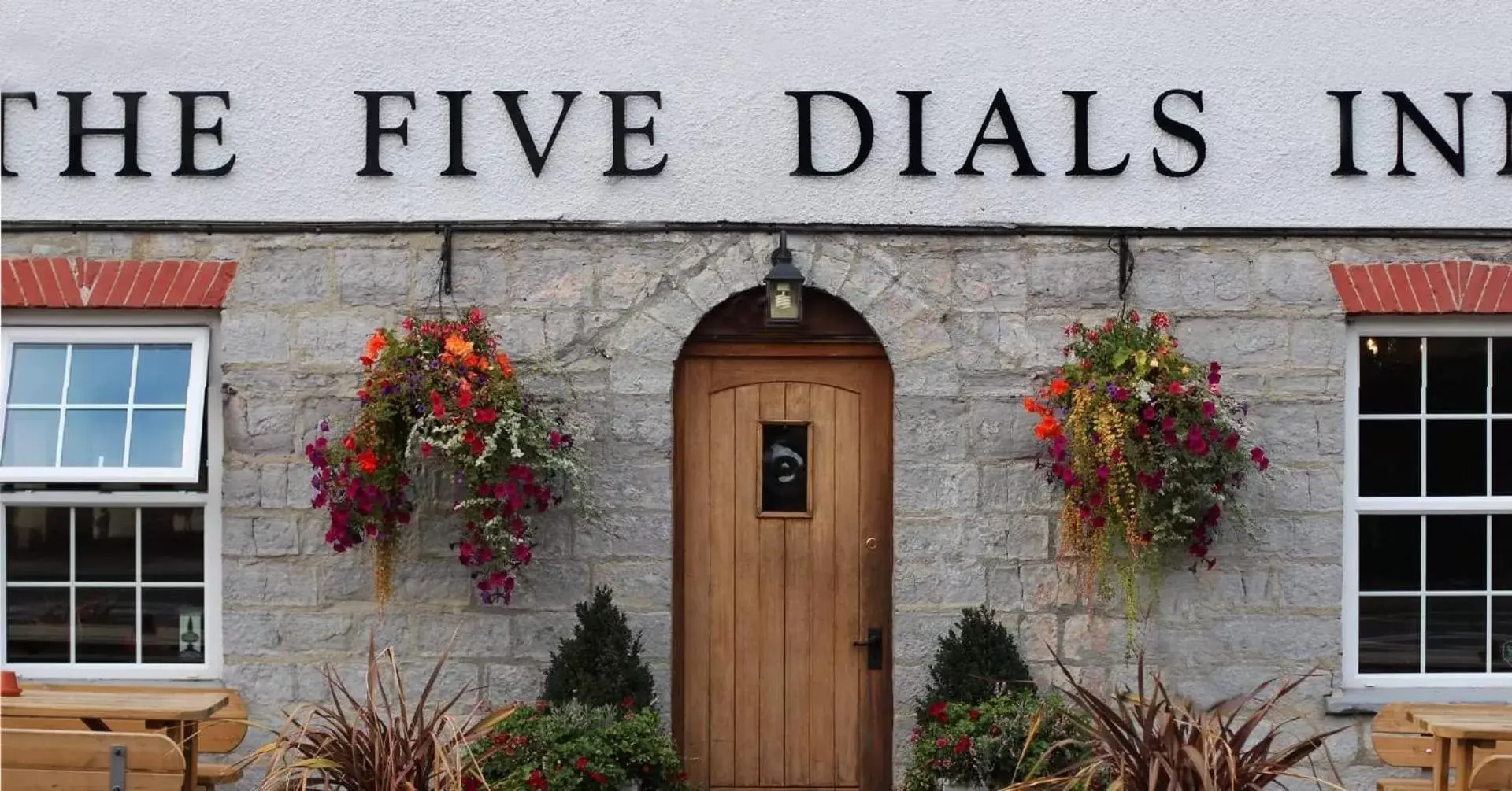 Property building in The Five Dials Inn