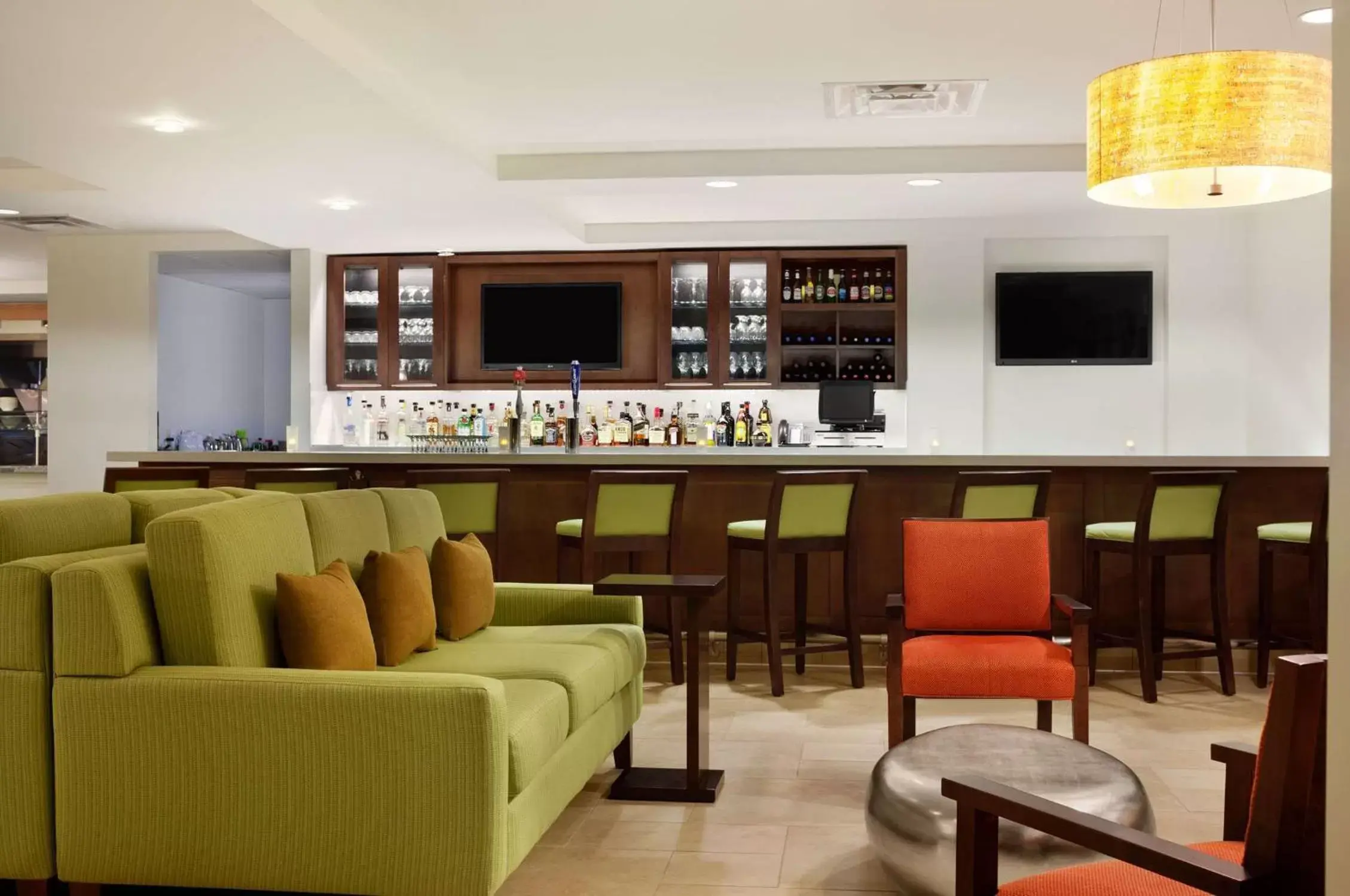 Restaurant/places to eat, Lounge/Bar in Hilton Garden Inn Rochester/Pittsford