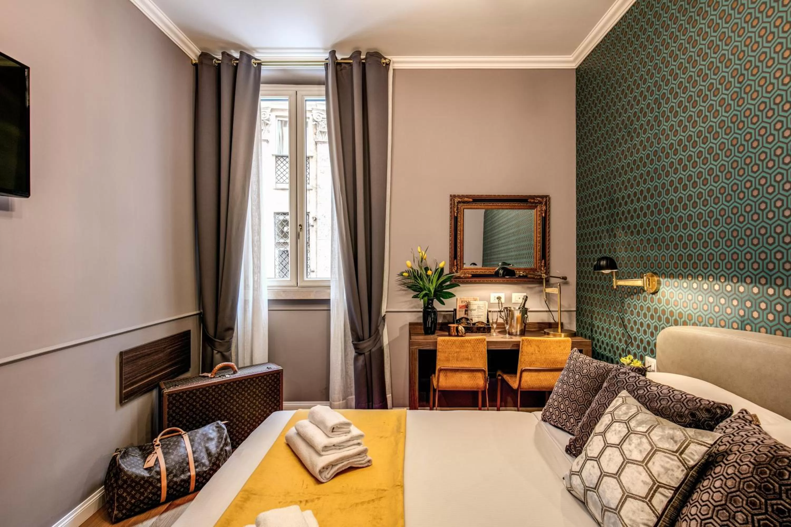 Bed in Tree Charme Parliament Boutique Hotel