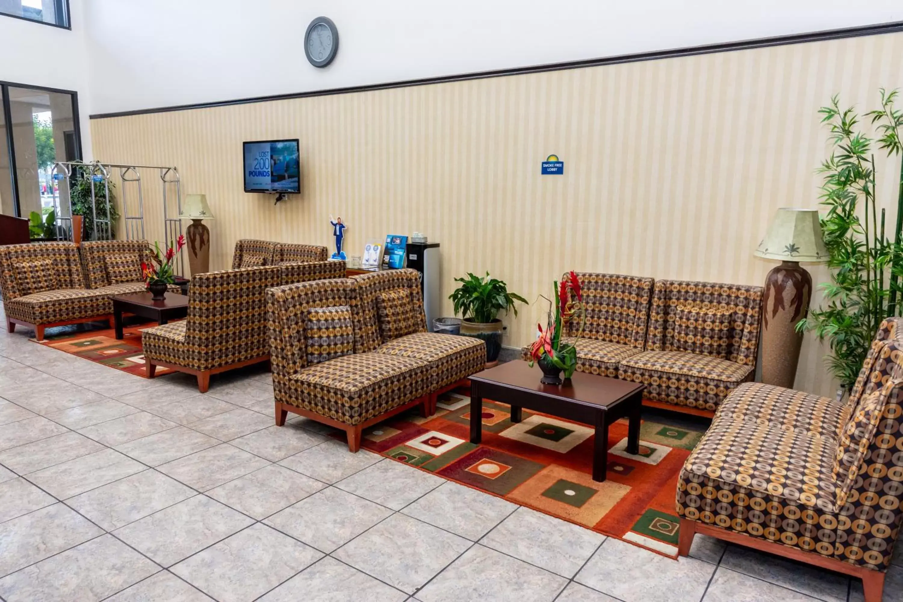 Restaurant/places to eat, Lobby/Reception in Days Inn & Suites by Wyndham Artesia
