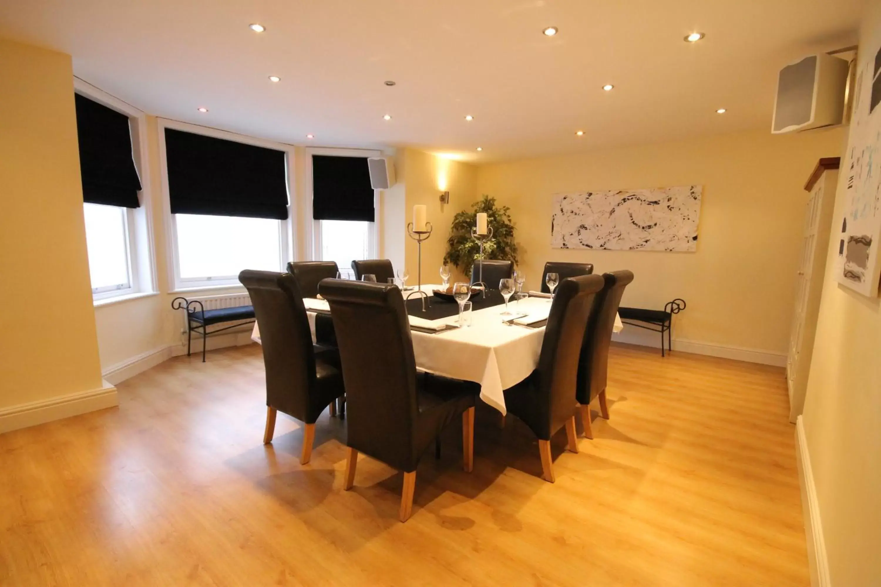 Photo of the whole room, Dining Area in Andover House Hotel & Restaurant - Adults only