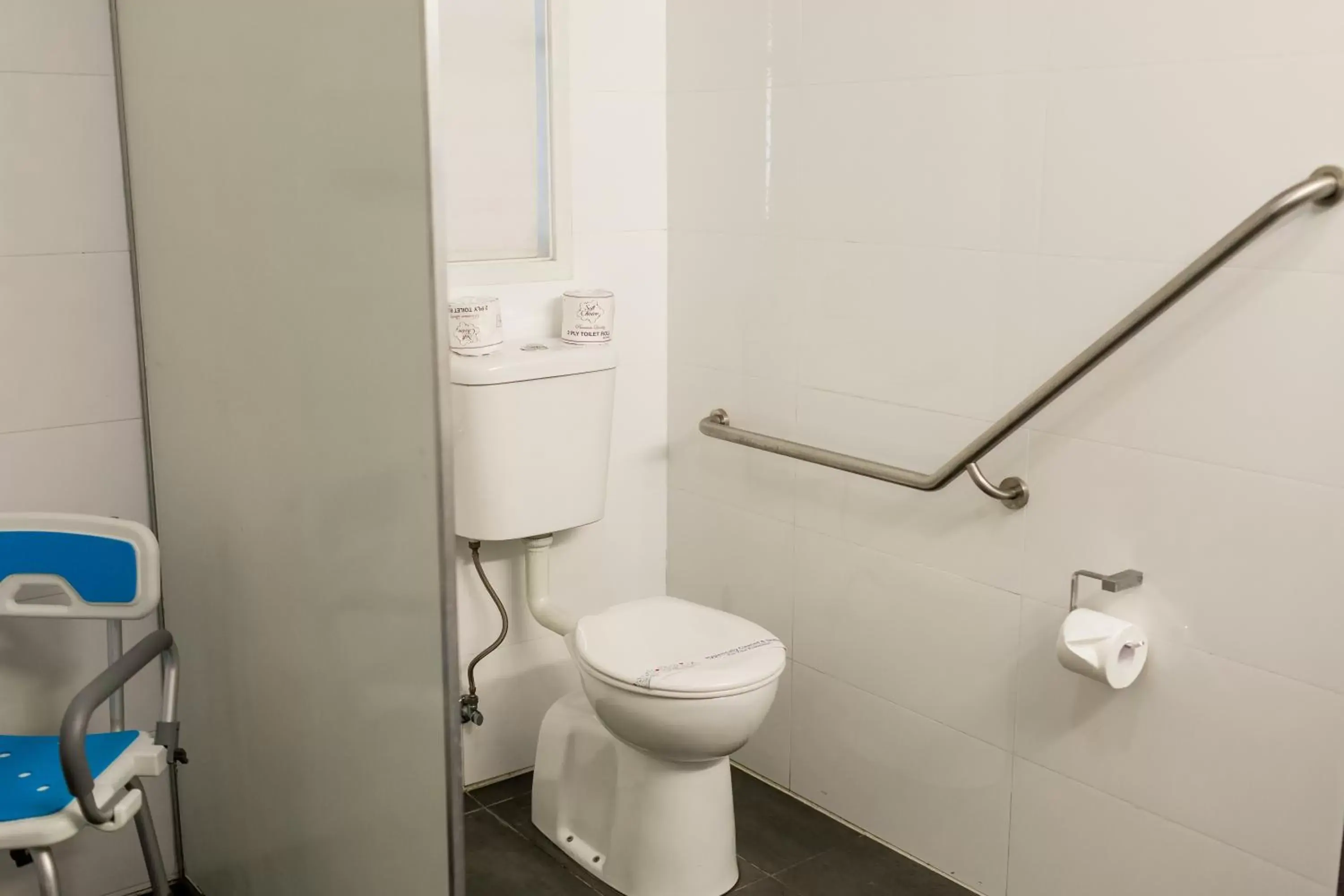 Toilet, Bathroom in Route 66 Motor Inn