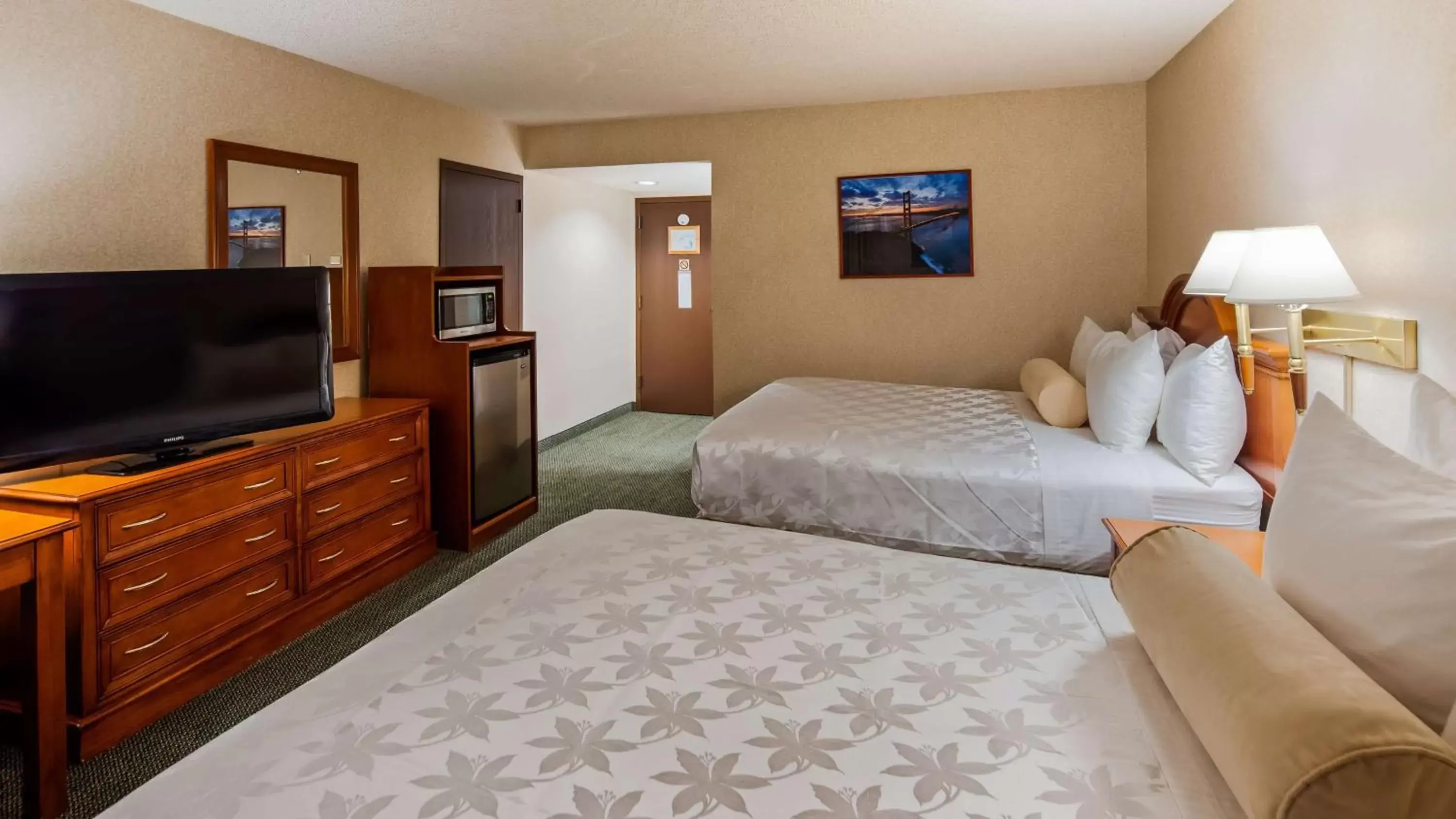 Photo of the whole room, Bed in SureStay Plus Hotel by Best Western Reno Airport
