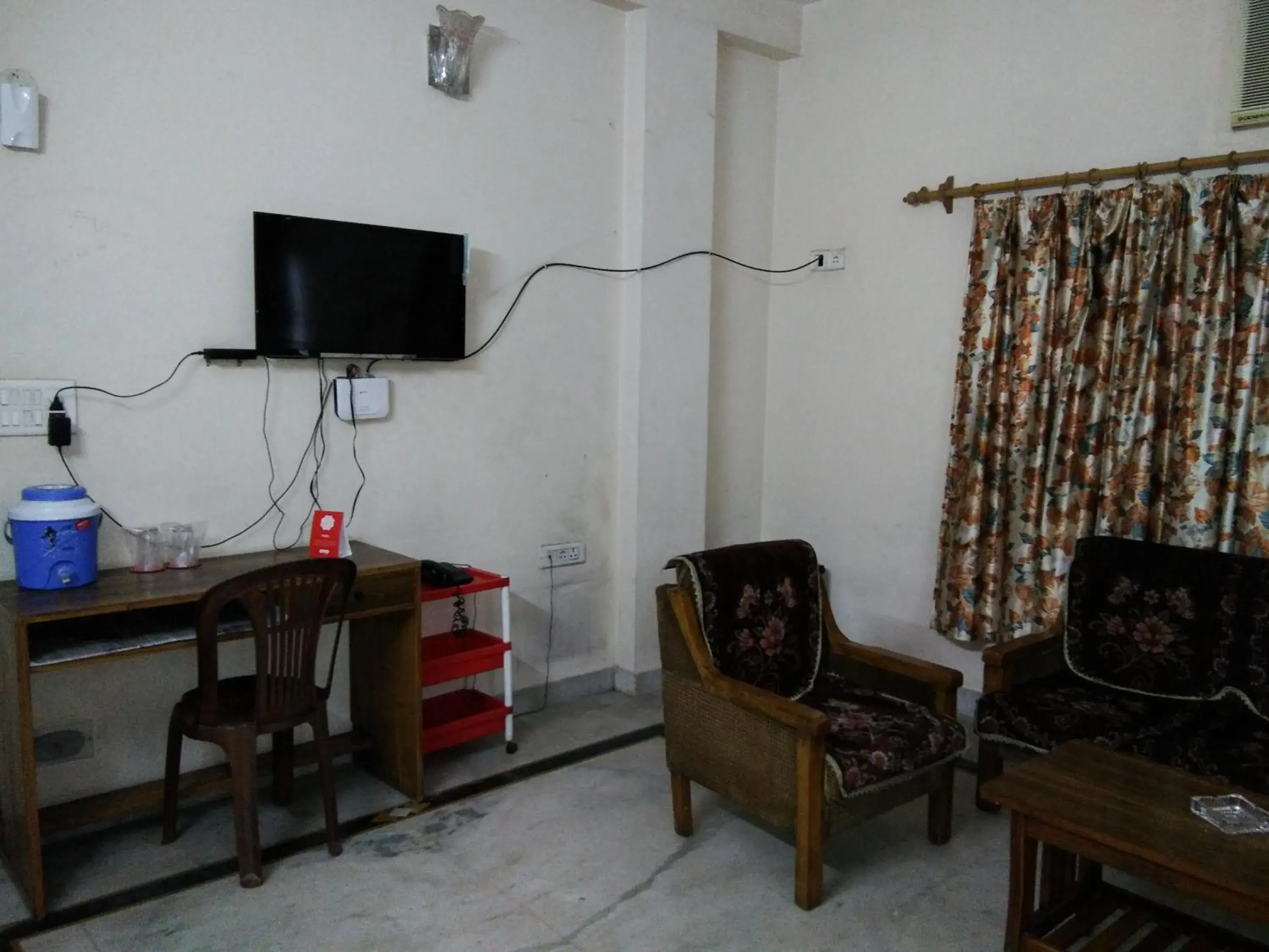 Business facilities, Seating Area in Hotel Mayur