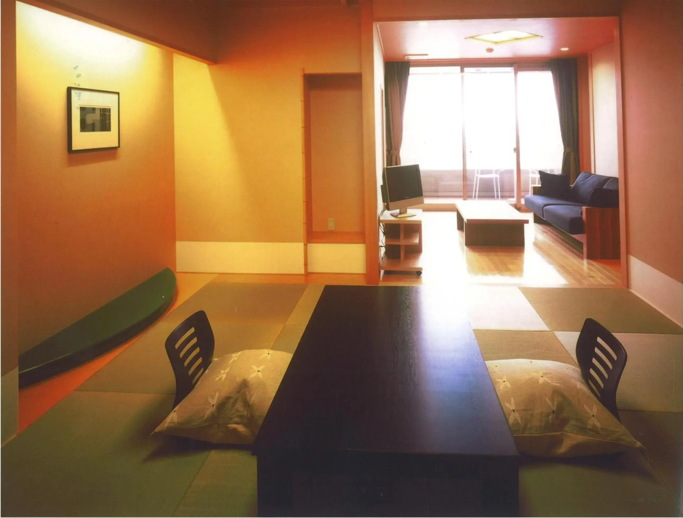 Photo of the whole room, Seating Area in Biwako Ryokusuitei