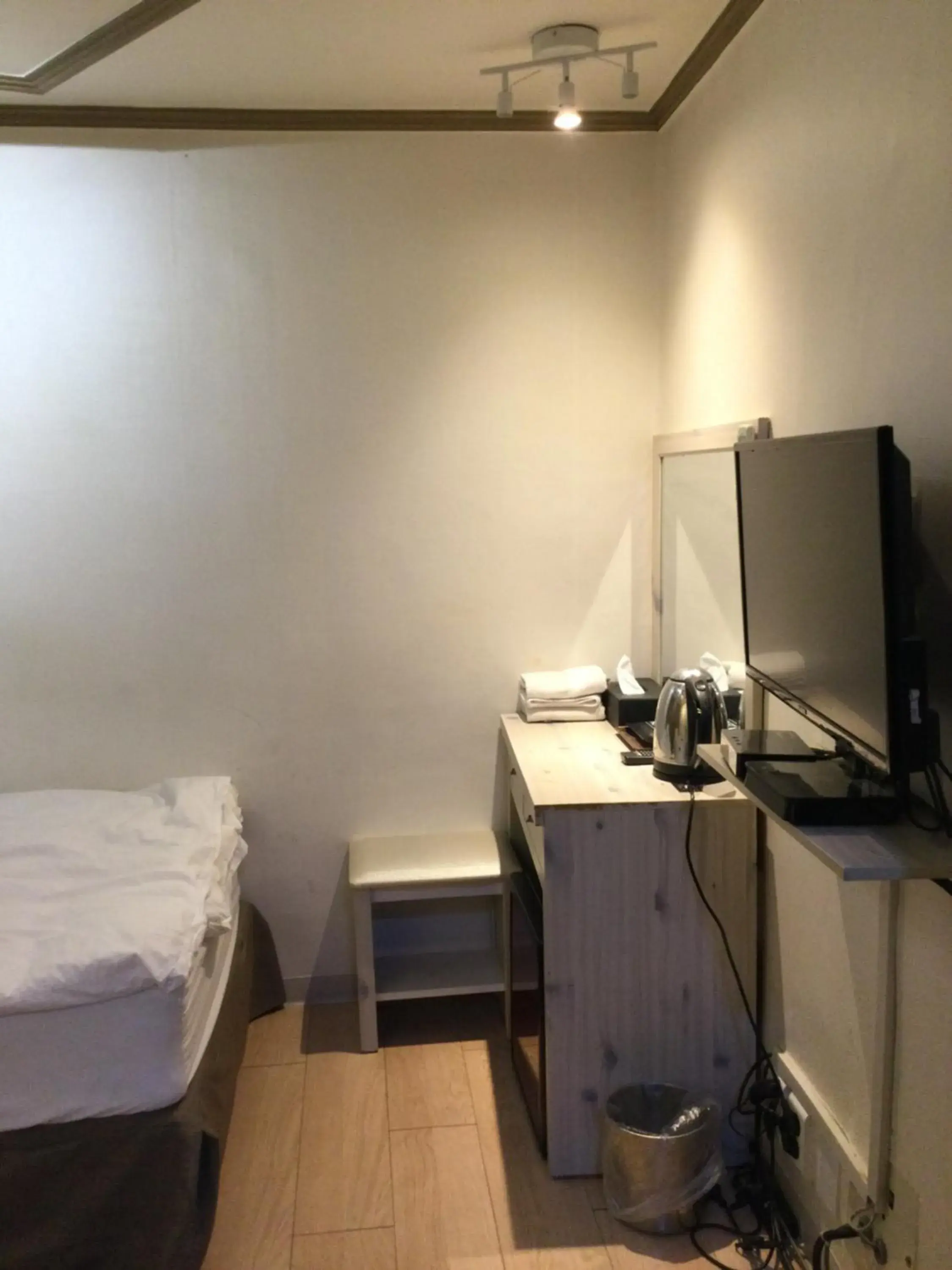 Bedroom, TV/Entertainment Center in G Mini Hotel Dongdaemun