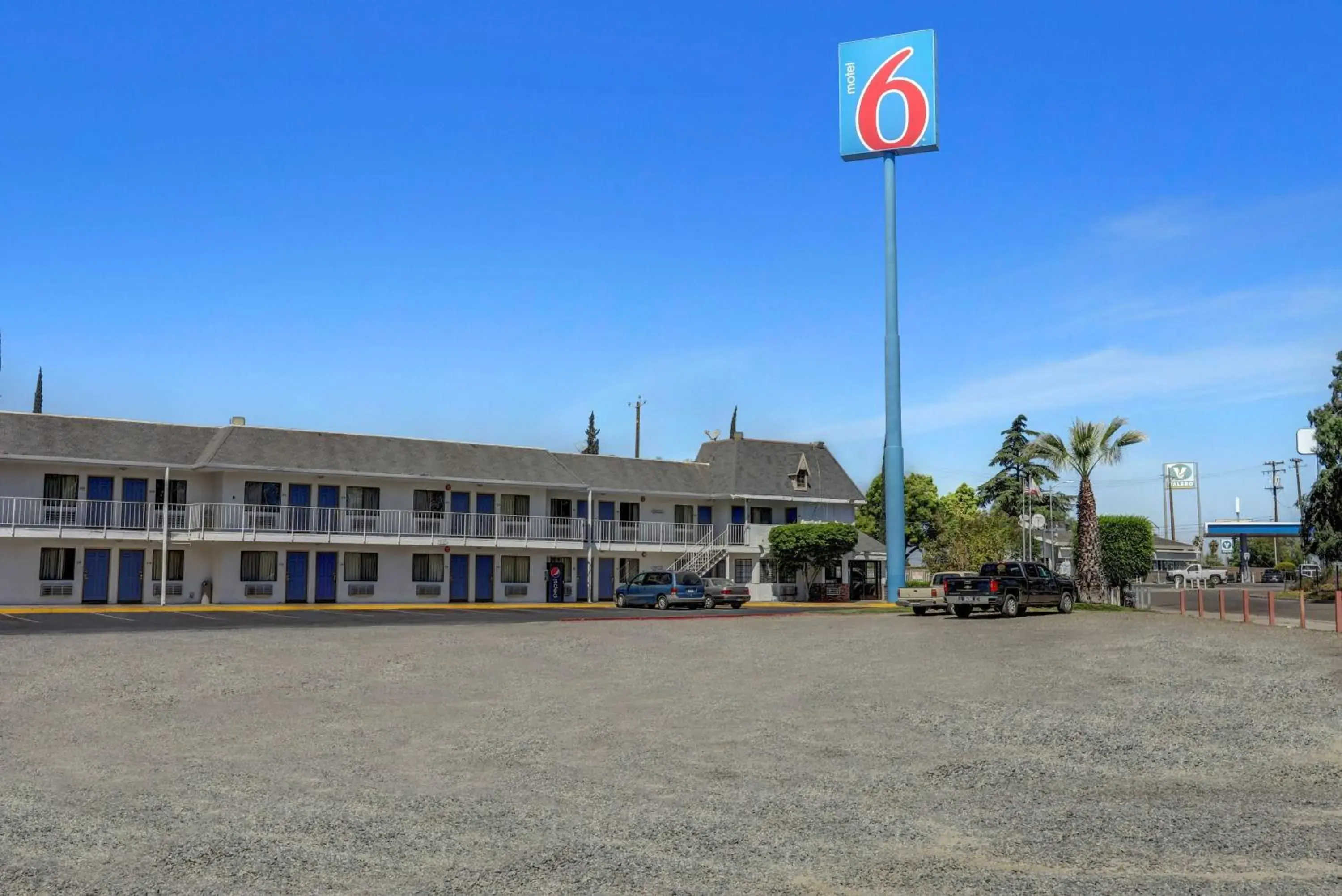 Property Building in Motel 6-Fresno, CA - Belmont Ave