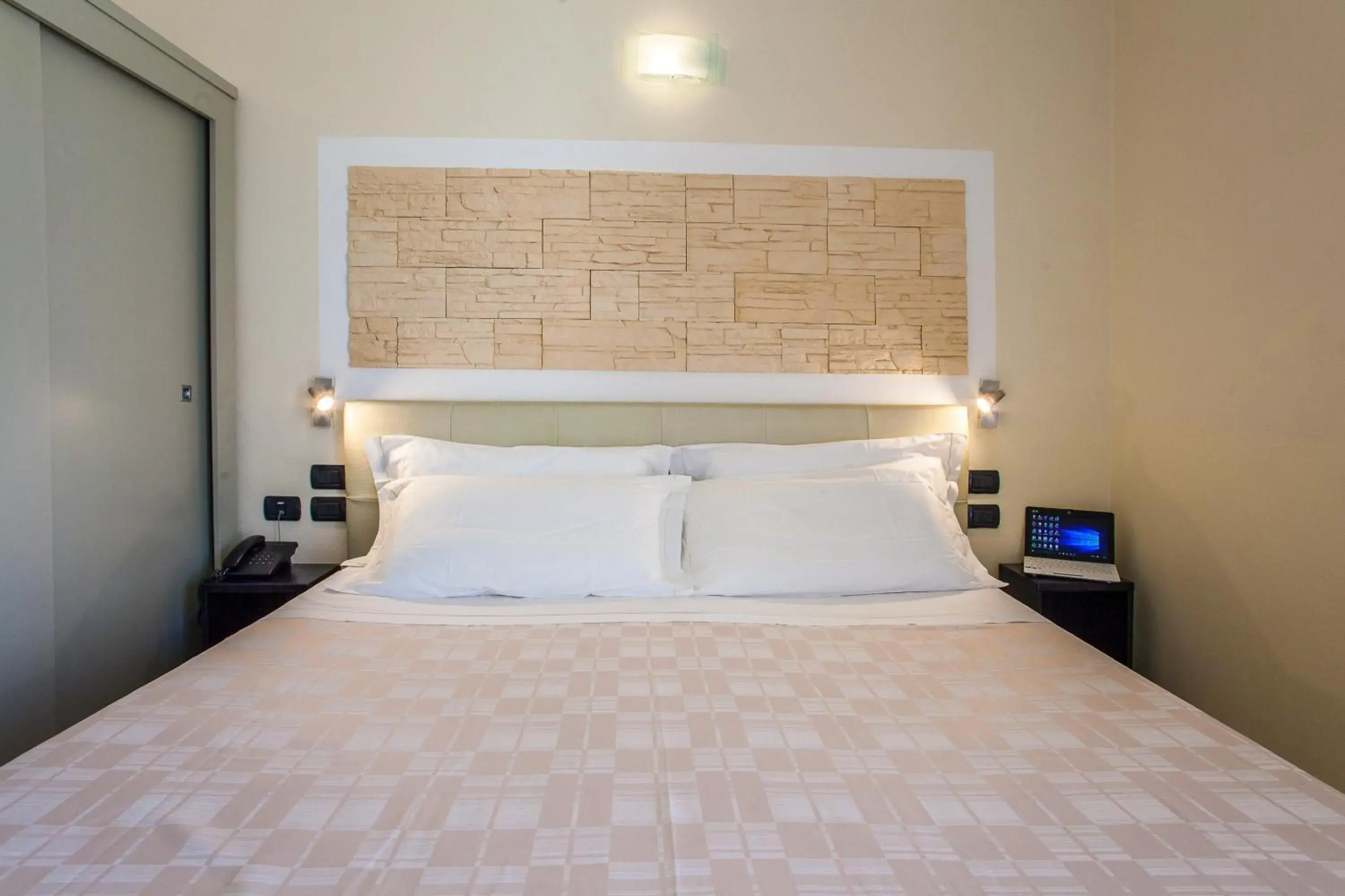 Deluxe Double or Twin Room in Hotel Calamosca Deluxe Double or Twin Room in Hotel Calamosca