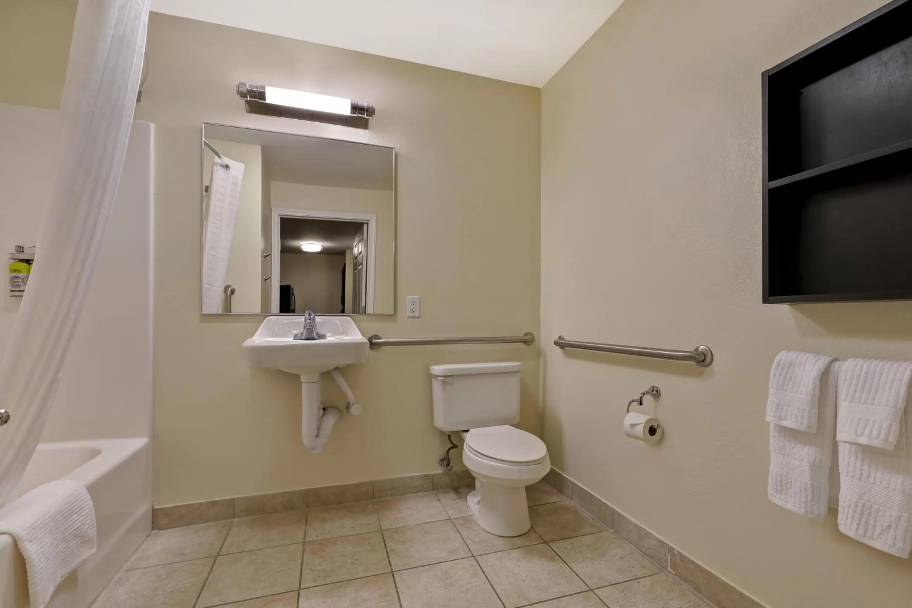 Queen Studio - Hearing Accessible in Candlewood Suites Indianapolis - South, an IHG Hotel