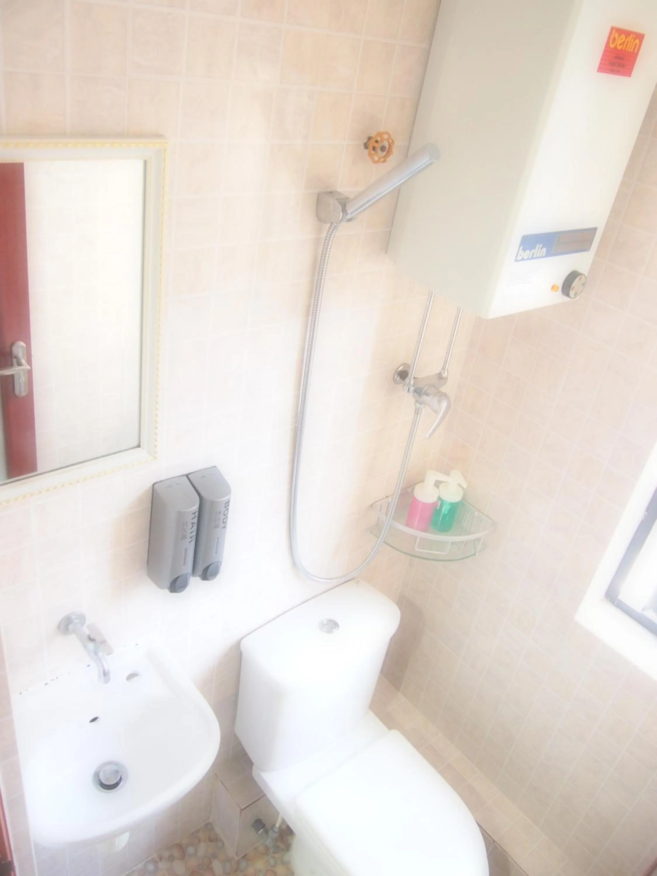 Shower in Premium Lounge