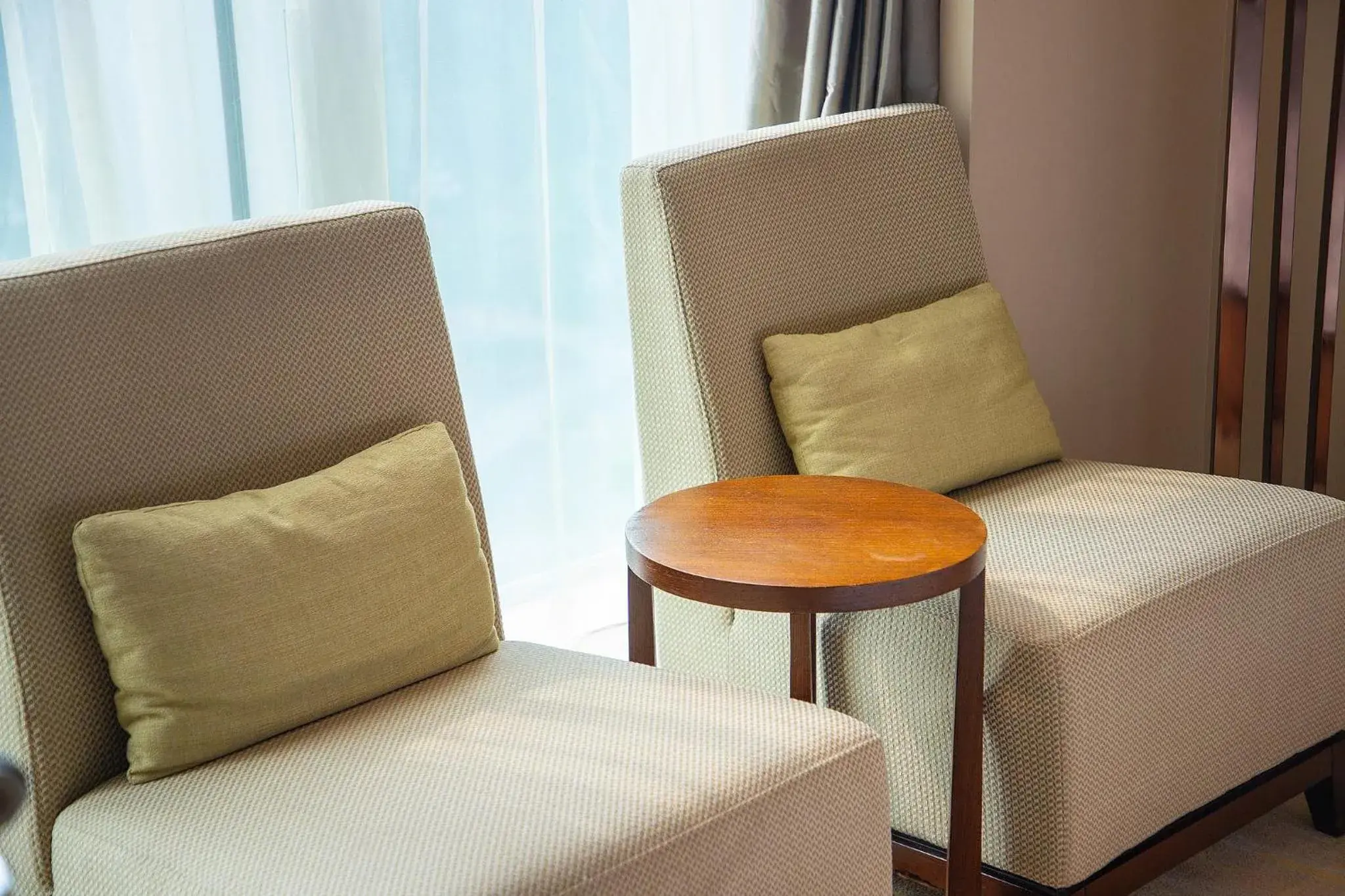 Bedroom, Seating Area in Holiday Inn Guangzhou Science City, an IHG Hotel