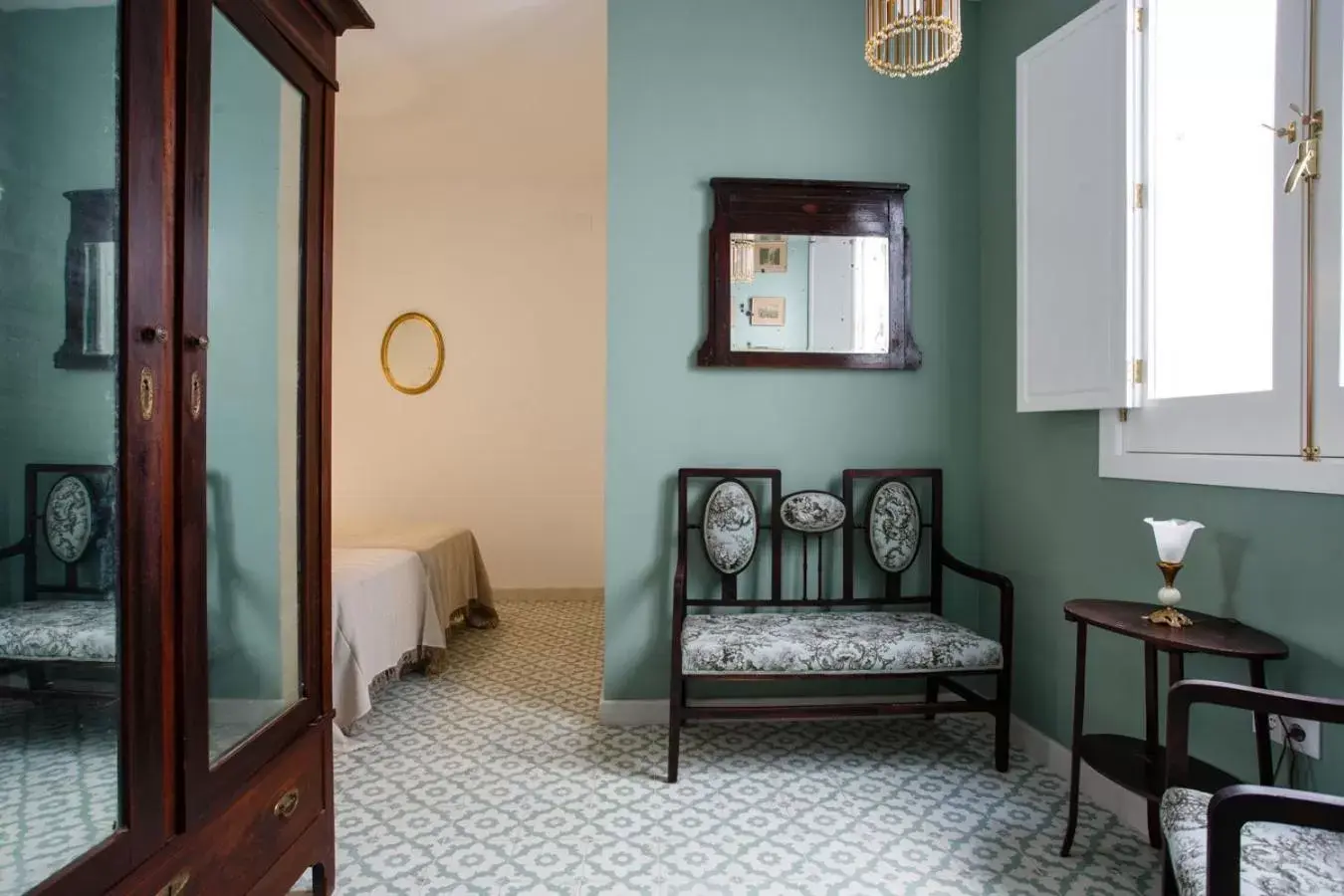 Bedroom, Seating Area in Suites Machado