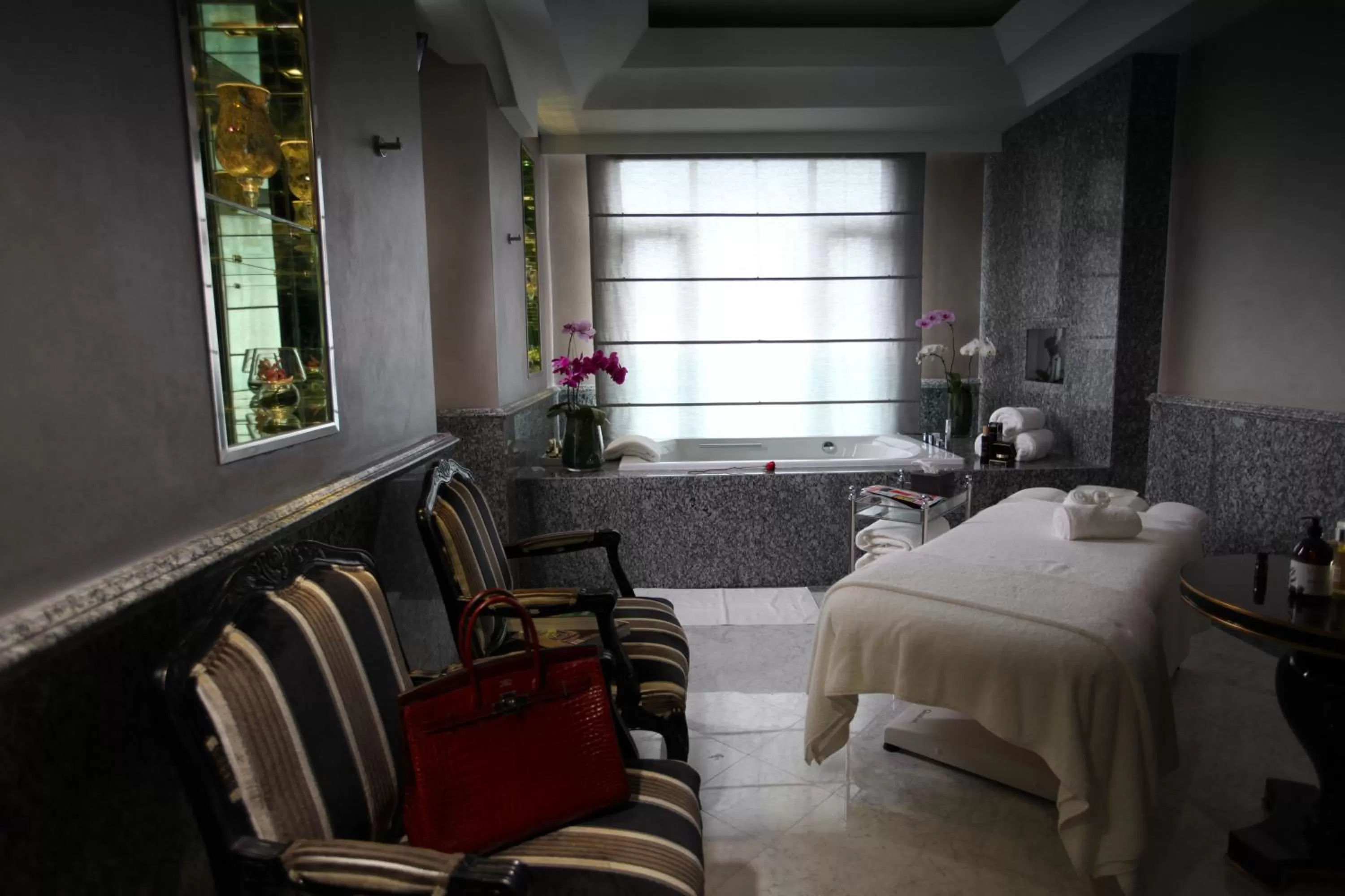 Spa and wellness centre/facilities, Bed in The Chateau Spa & Wellness Resort