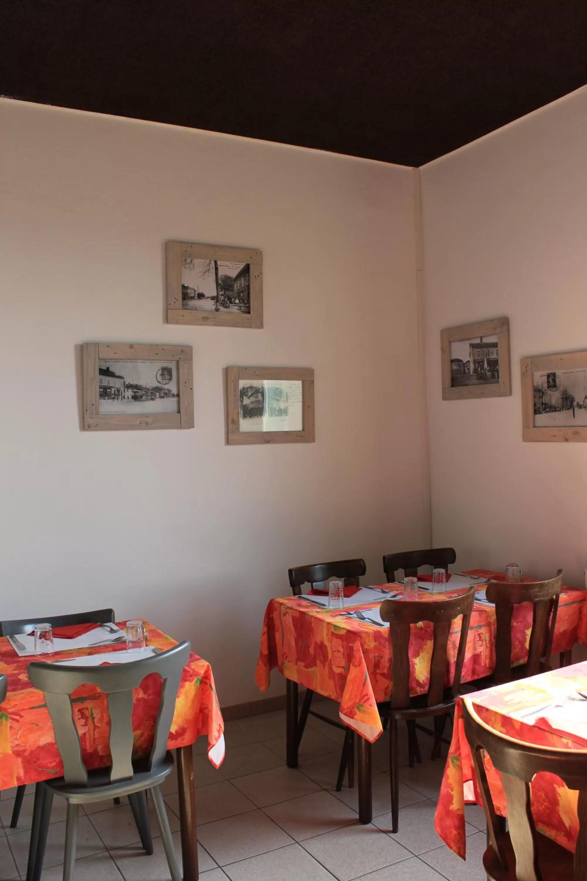 Restaurant/places to eat in L Etoile d'Argent