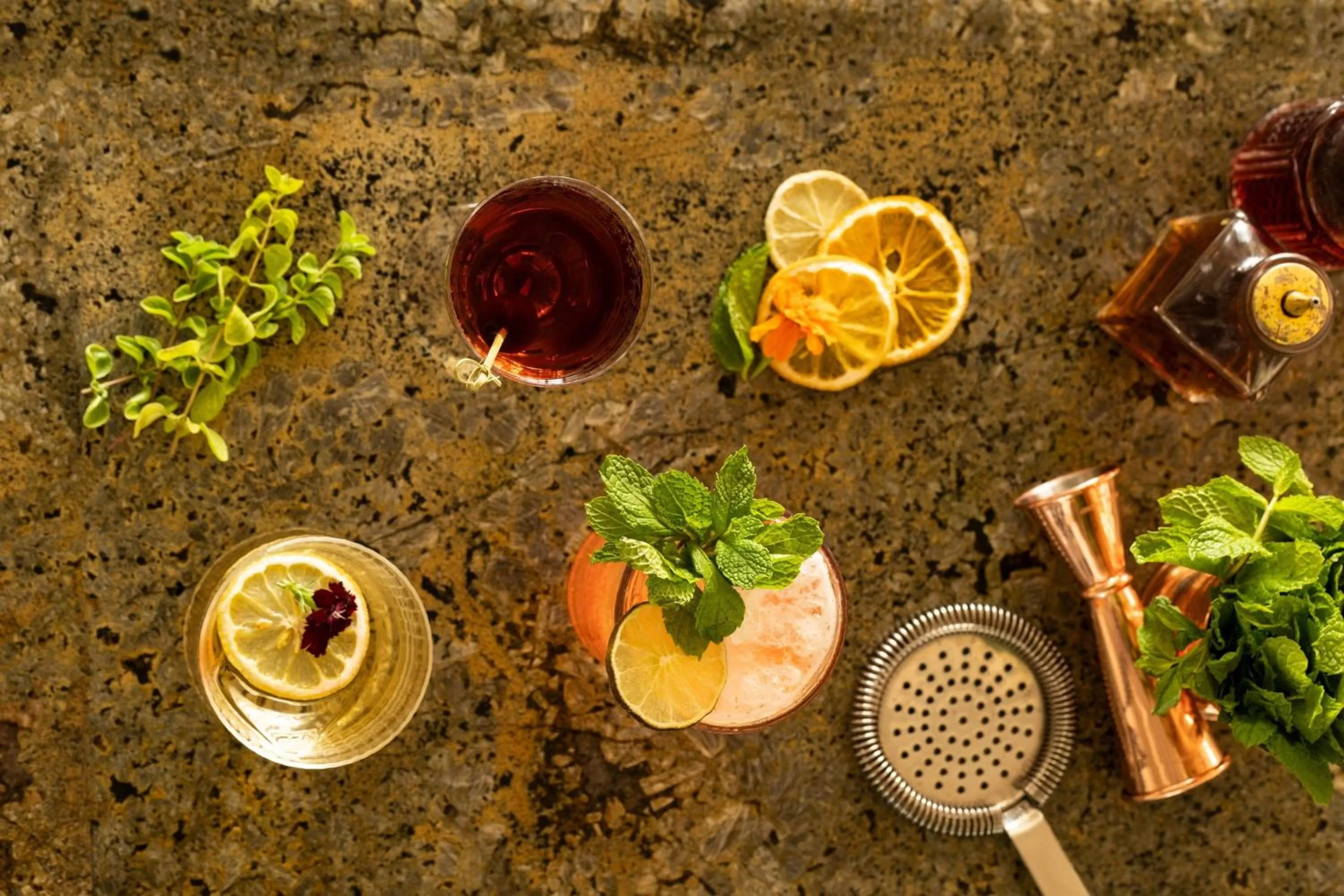 Lounge or bar in Moana Surfrider, A Westin Resort & Spa, Waikiki Beach