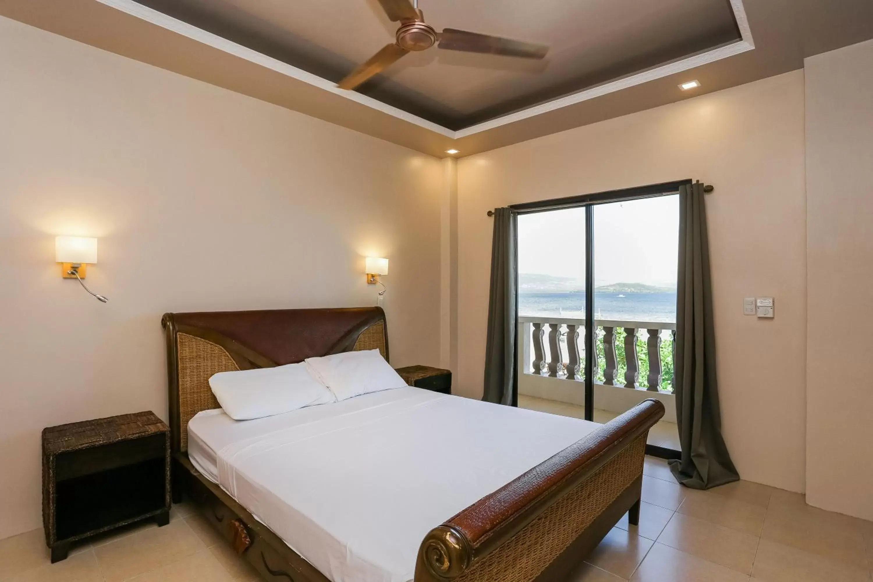 Bedroom, Bed in Turtle Bay Dive Resort