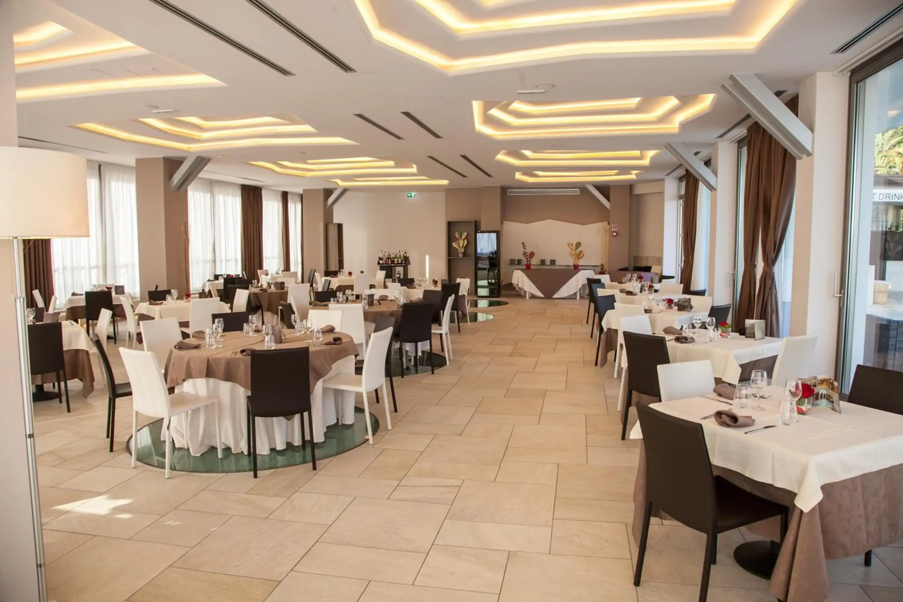 Restaurant/places to eat in 4 Spa Resort Hotel Restaurant/places to eat in 4 Spa Resort Hotel