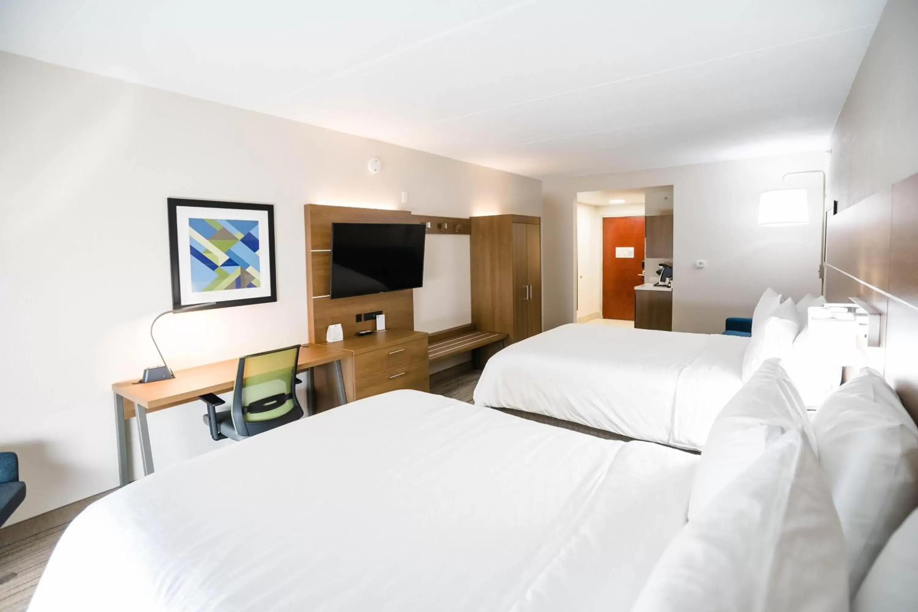 Photo of the whole room, Bed in Holiday Inn Express & Suites Knoxville-Farragut, an IHG Hotel