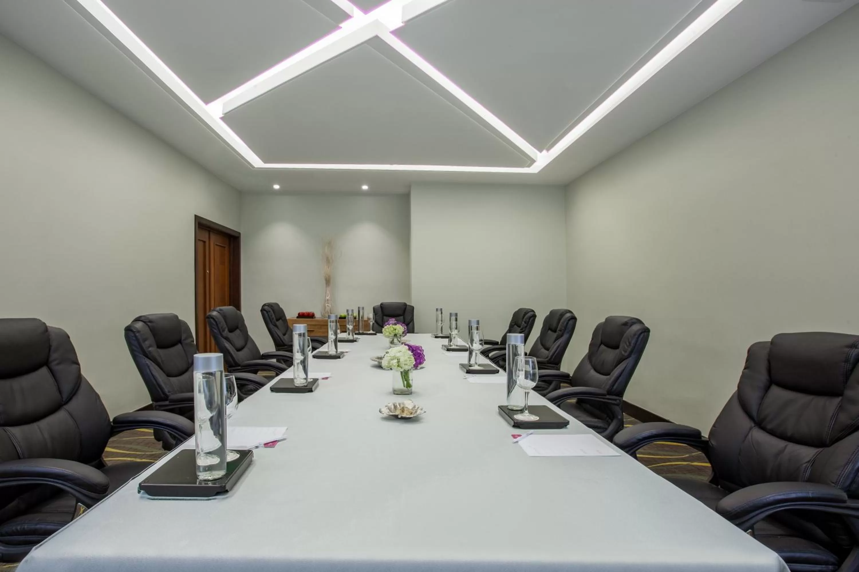 Meeting/conference room in Crowne Plaza Santo Domingo by IHG