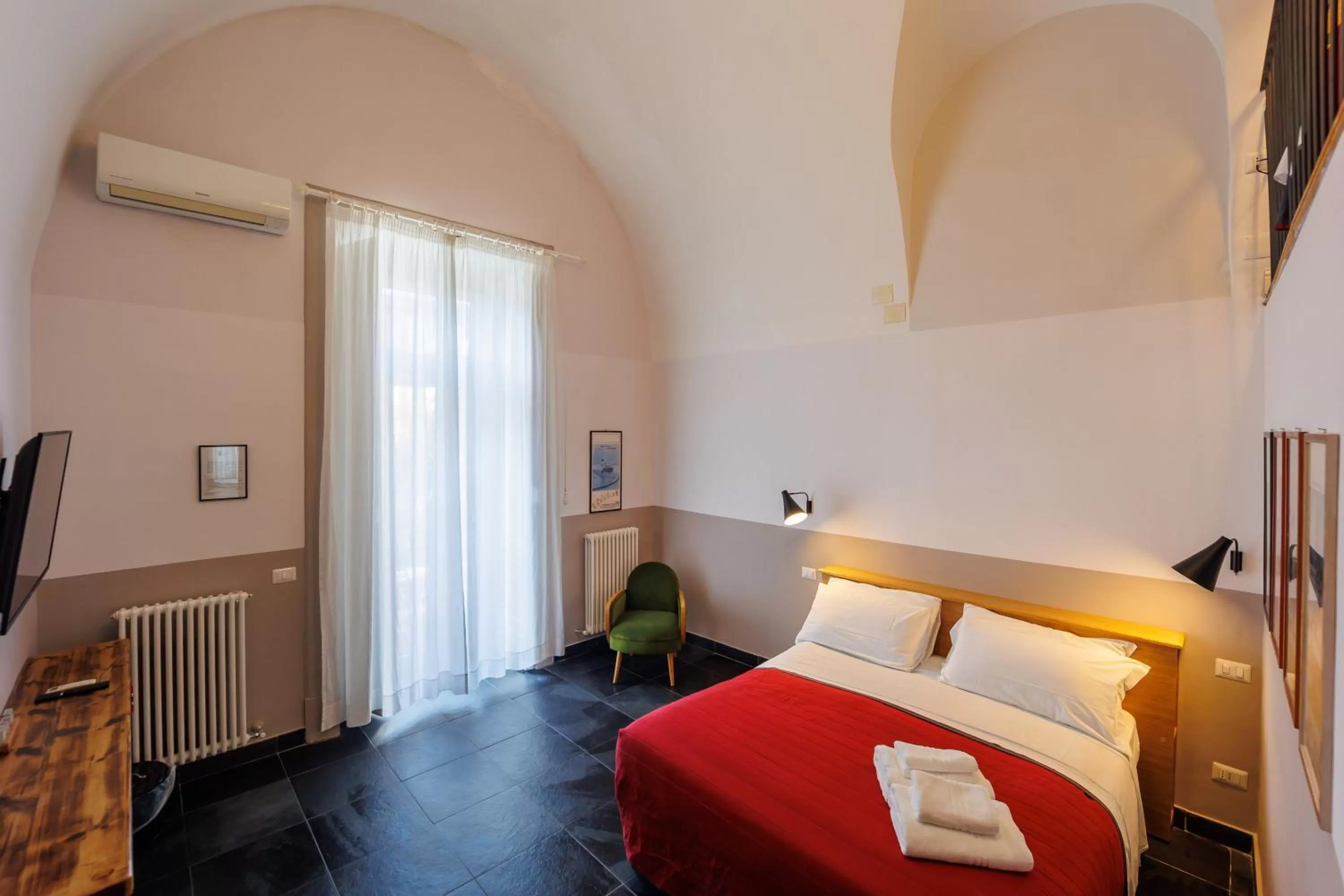 Bedroom, Bed in The Bellini House by House In Naples