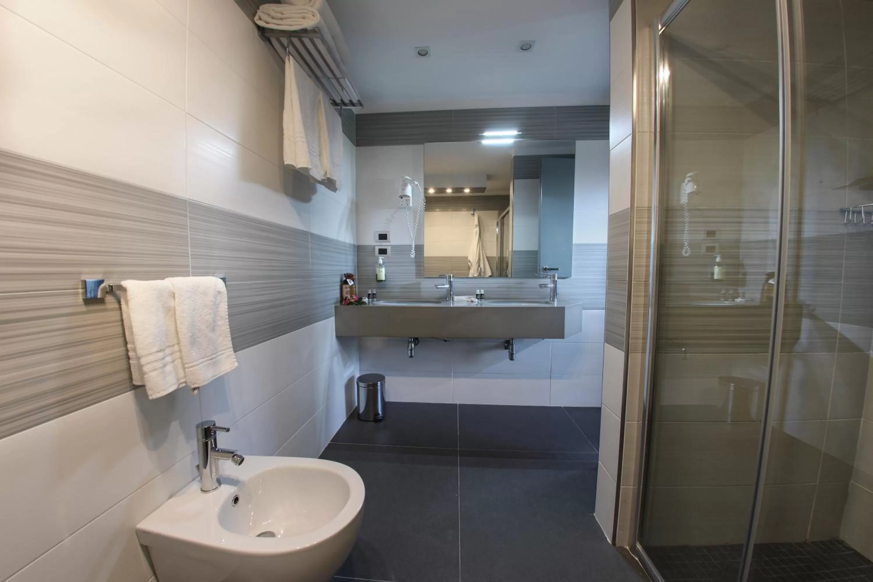 Bathroom in Best Western JFK Hotel