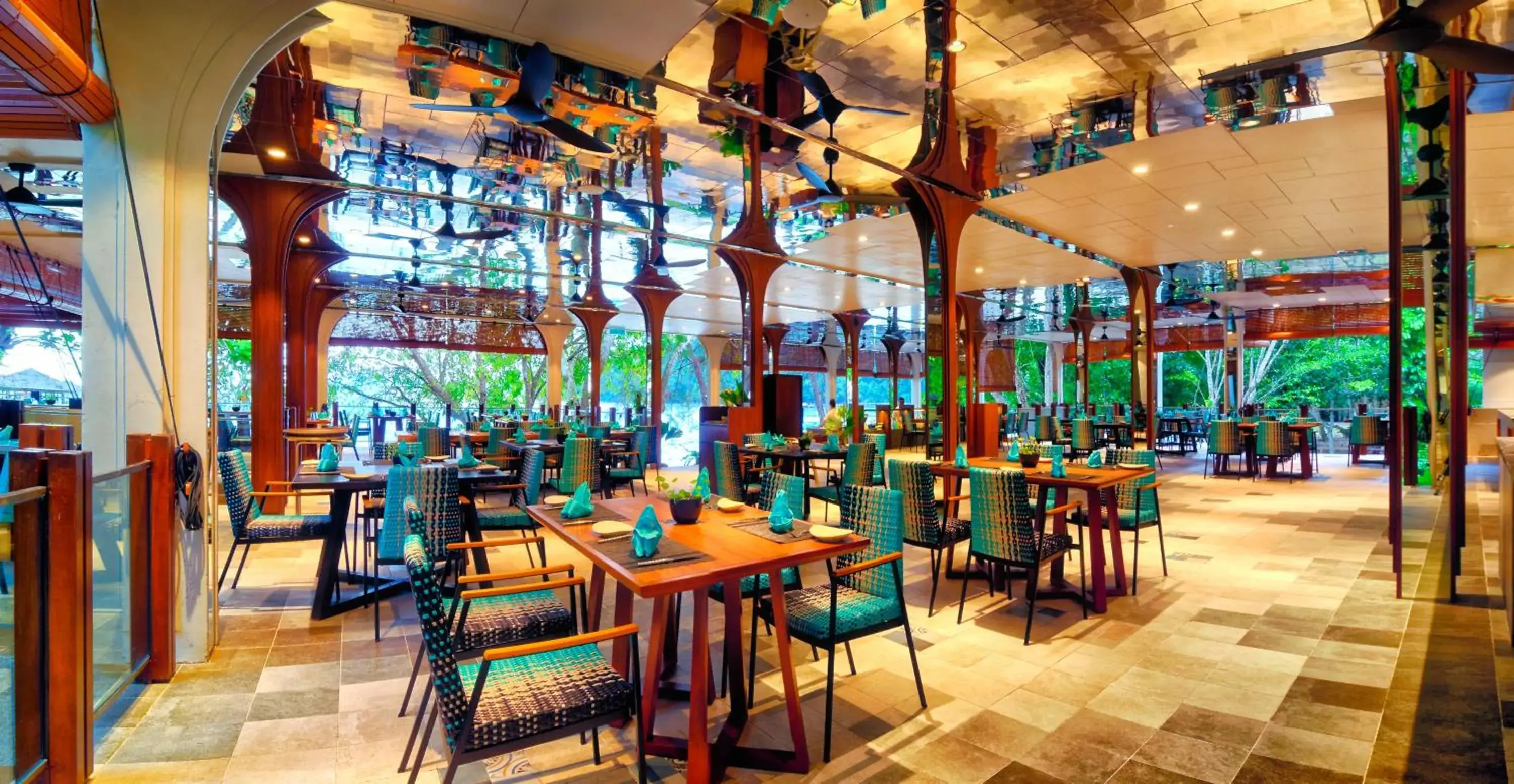 Restaurant/Places to Eat in Bunga Raya Island Resort & Spa