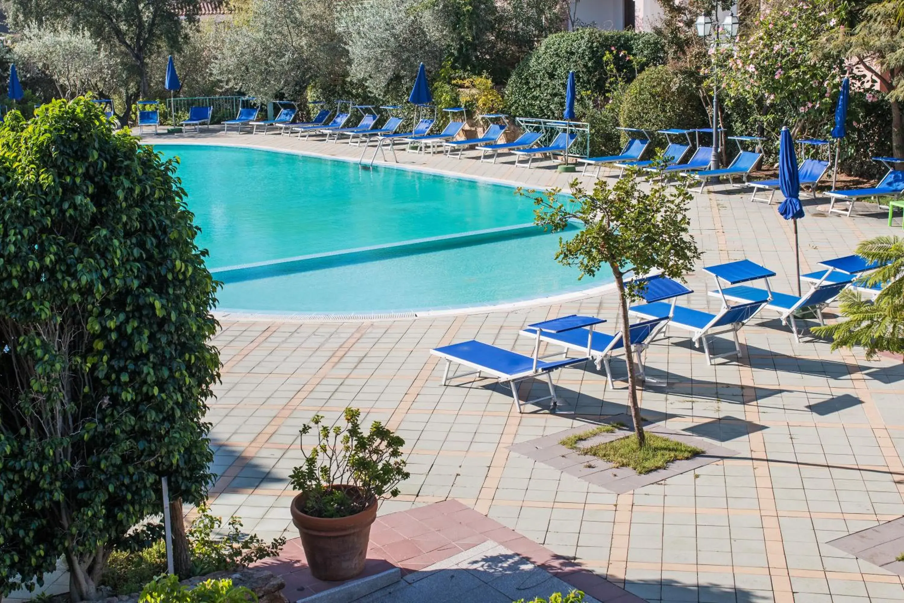 Swimming pool in Albergo Residenziale Gli Ontani Swimming pool in Albergo Residenziale Gli Ontani