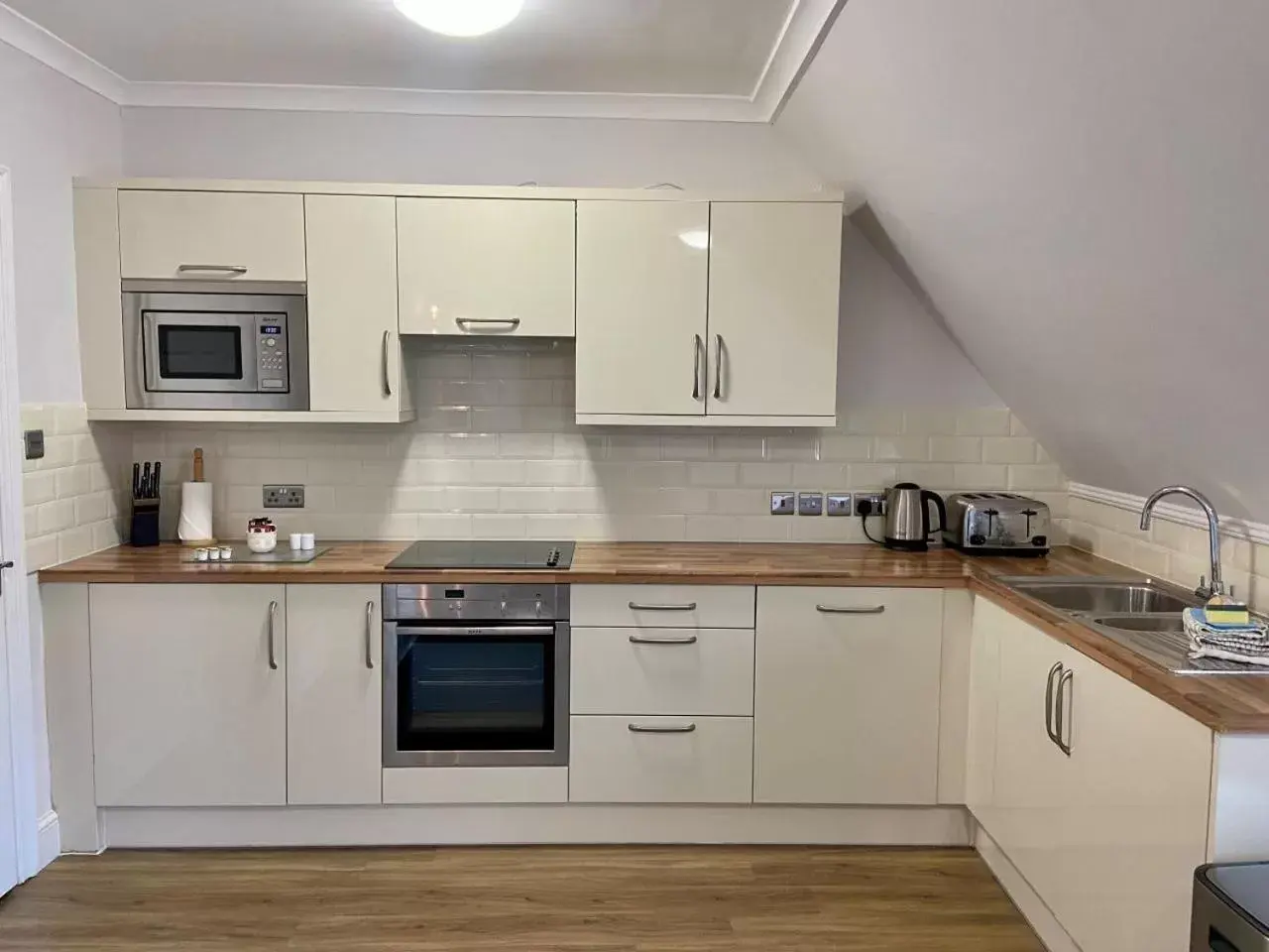 Kitchen or kitchenette, Kitchen/Kitchenette in Rutland Hall Hotel