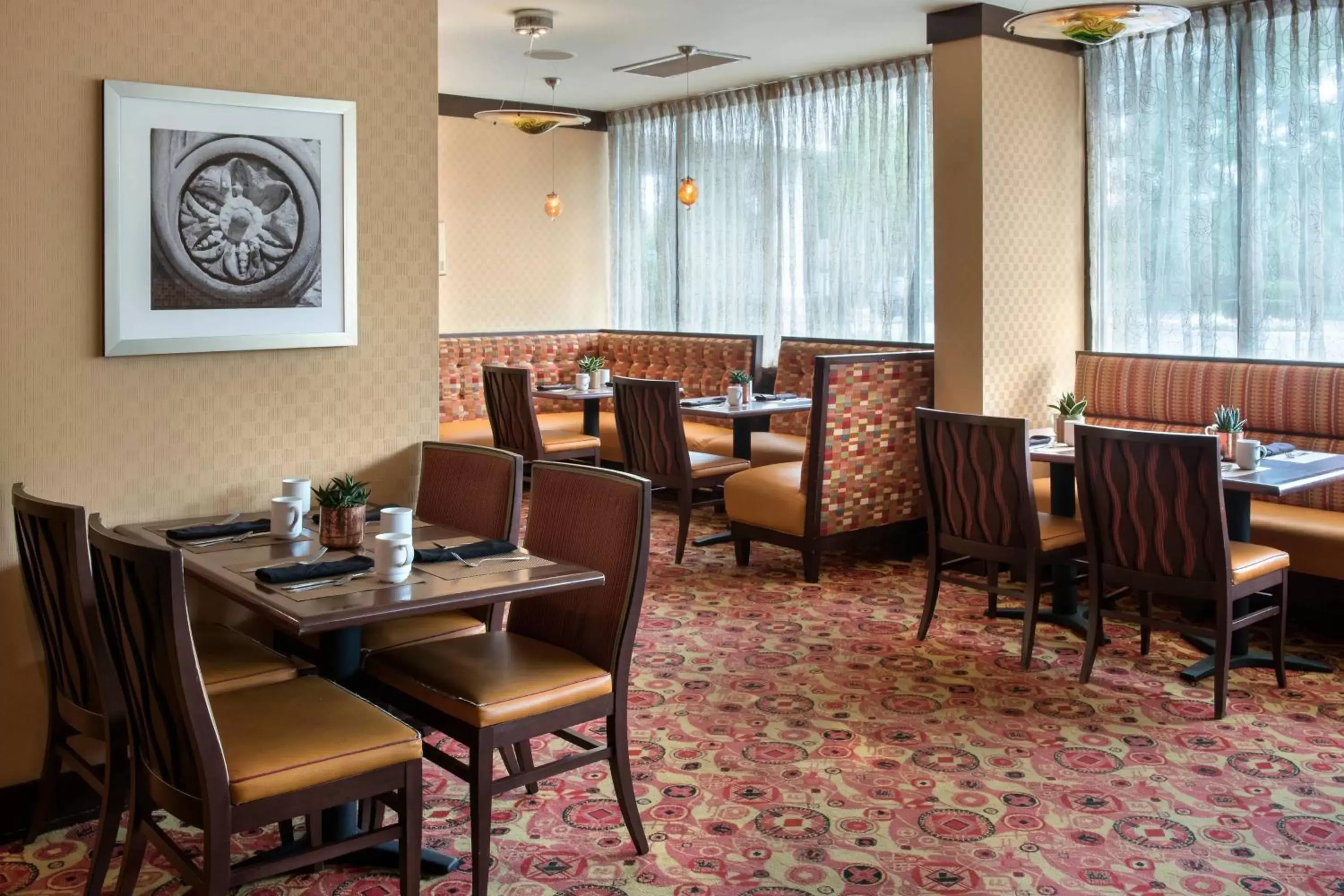 Restaurant/Places to Eat in Marriott Saddle Brook