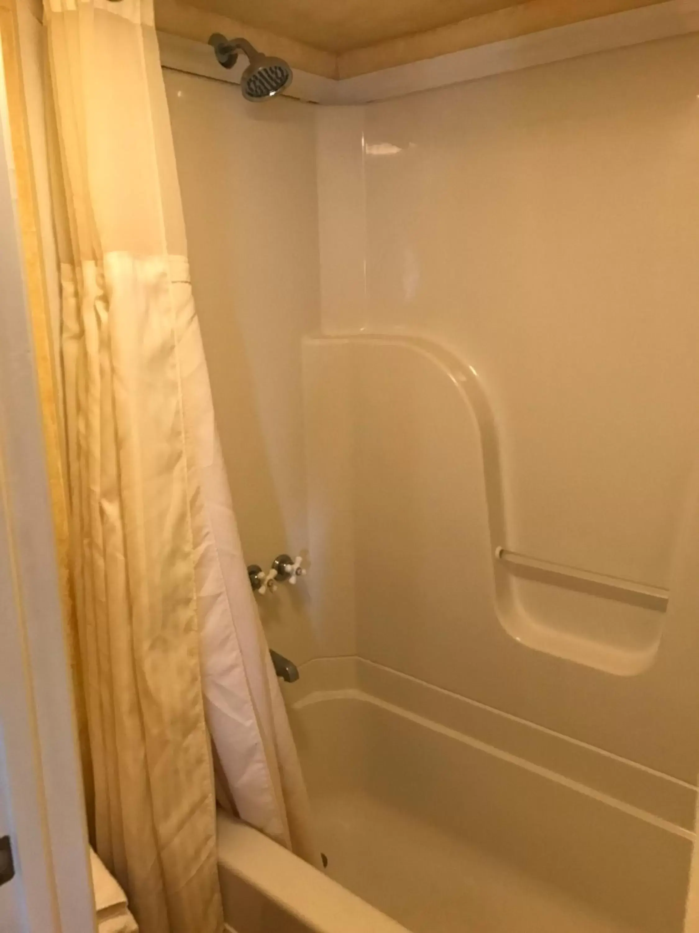 Shower, Bathroom in Hotel Kitsmiller on Main