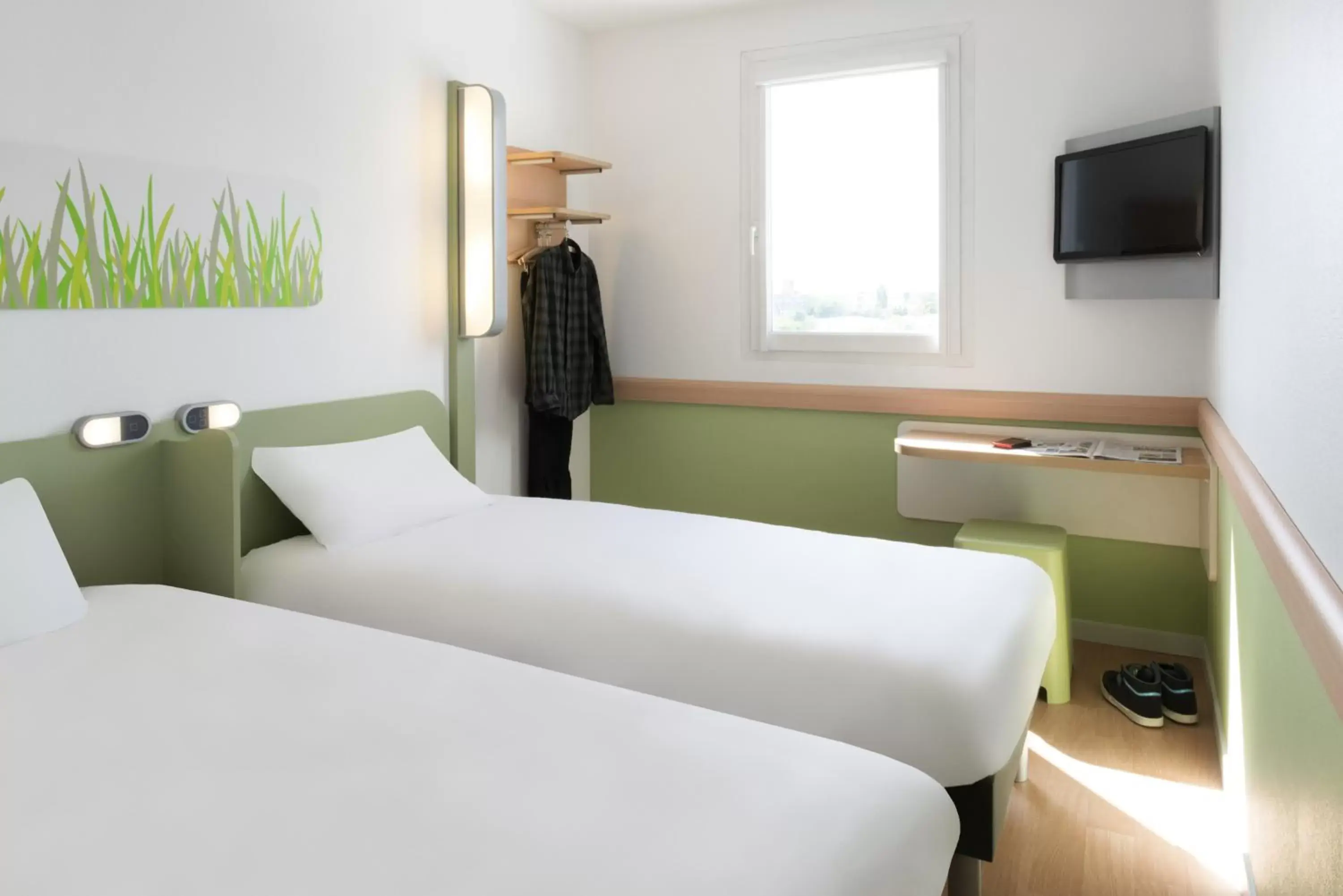 Bedroom, Bed in ibis budget Nantes St Herblain