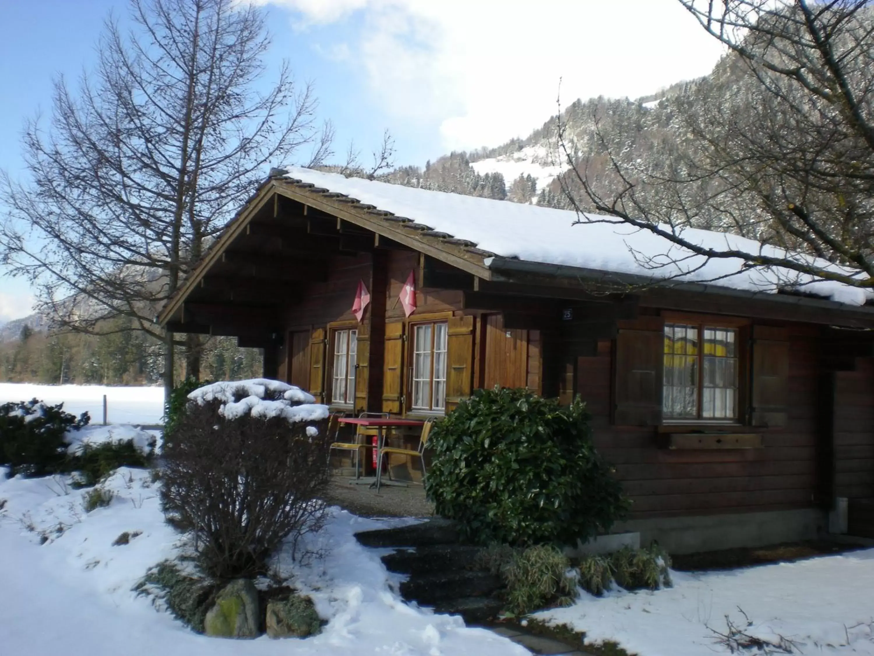 Facade/entrance, Winter in Salzano Basic Rooms Interlaken