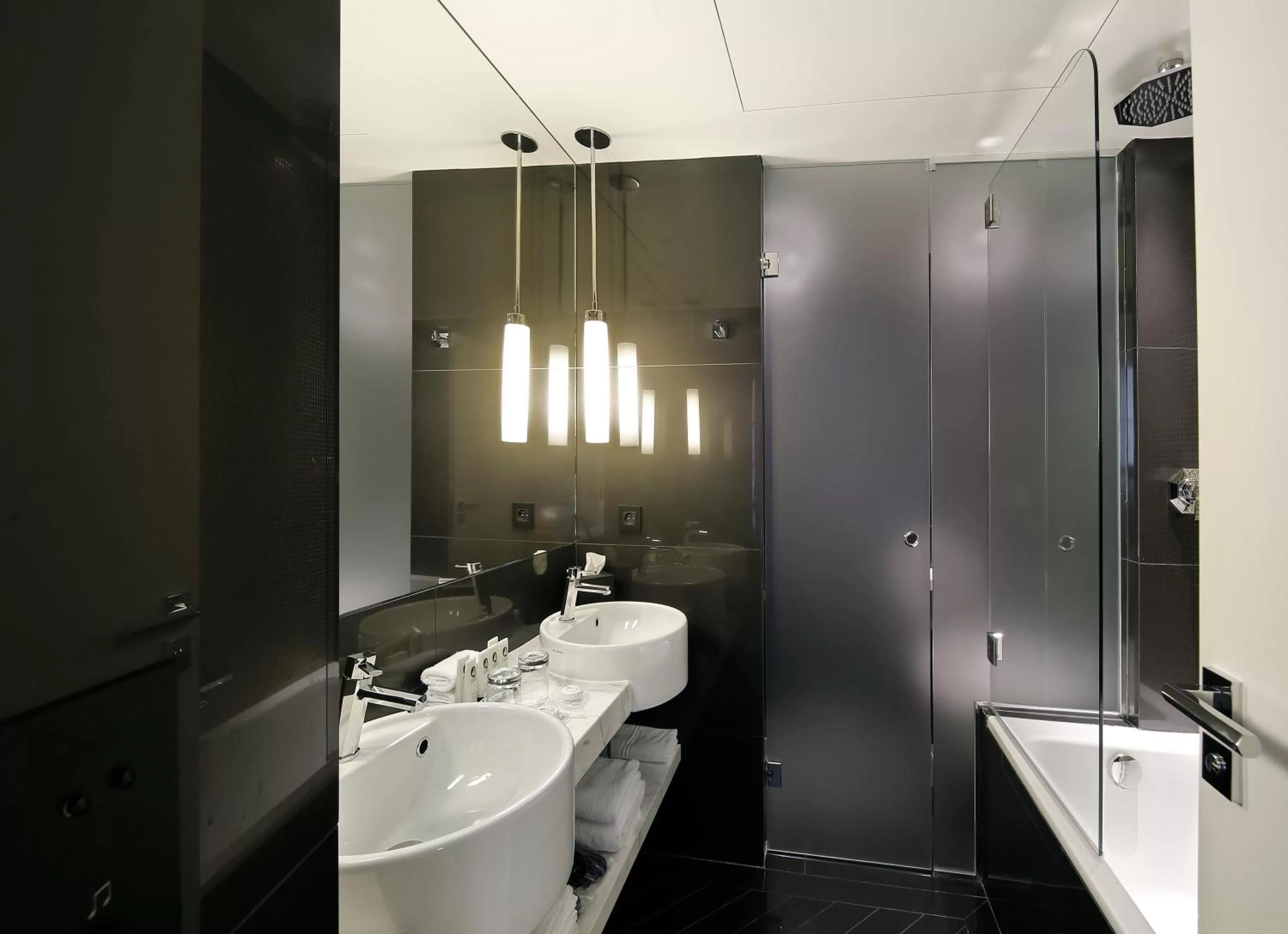 Bathroom in Hotel Opéra Richepanse