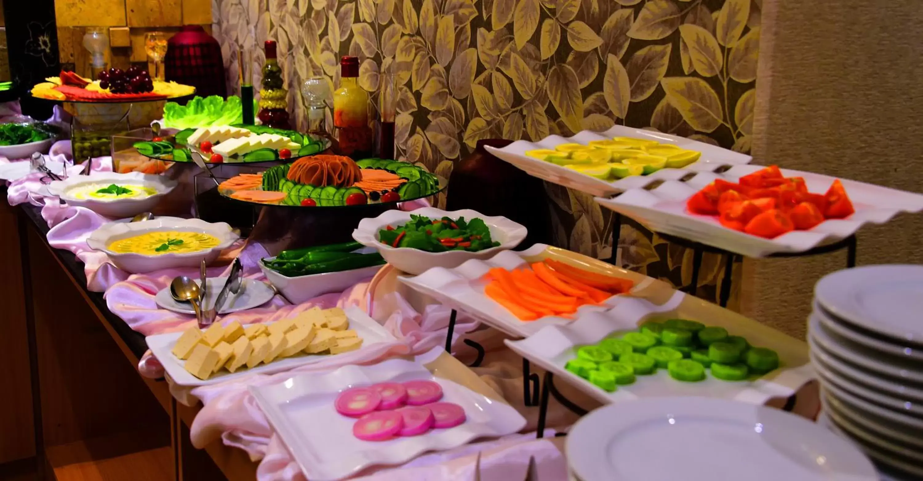 Food in Ramada Hotel & Suites by Wyndham Al Qassim