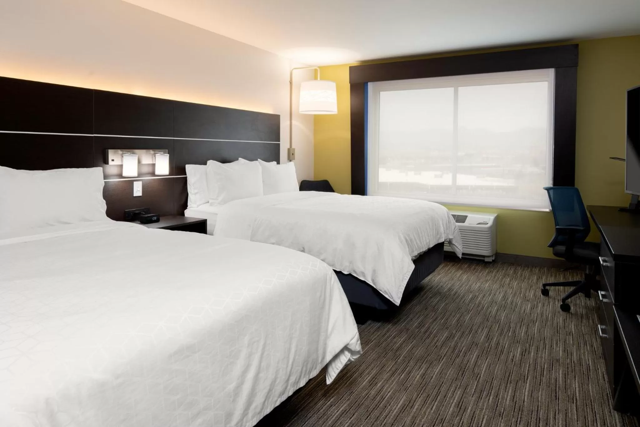 Photo of the whole room, Bed in Holiday Inn Express & Suites - Bullhead City by IHG