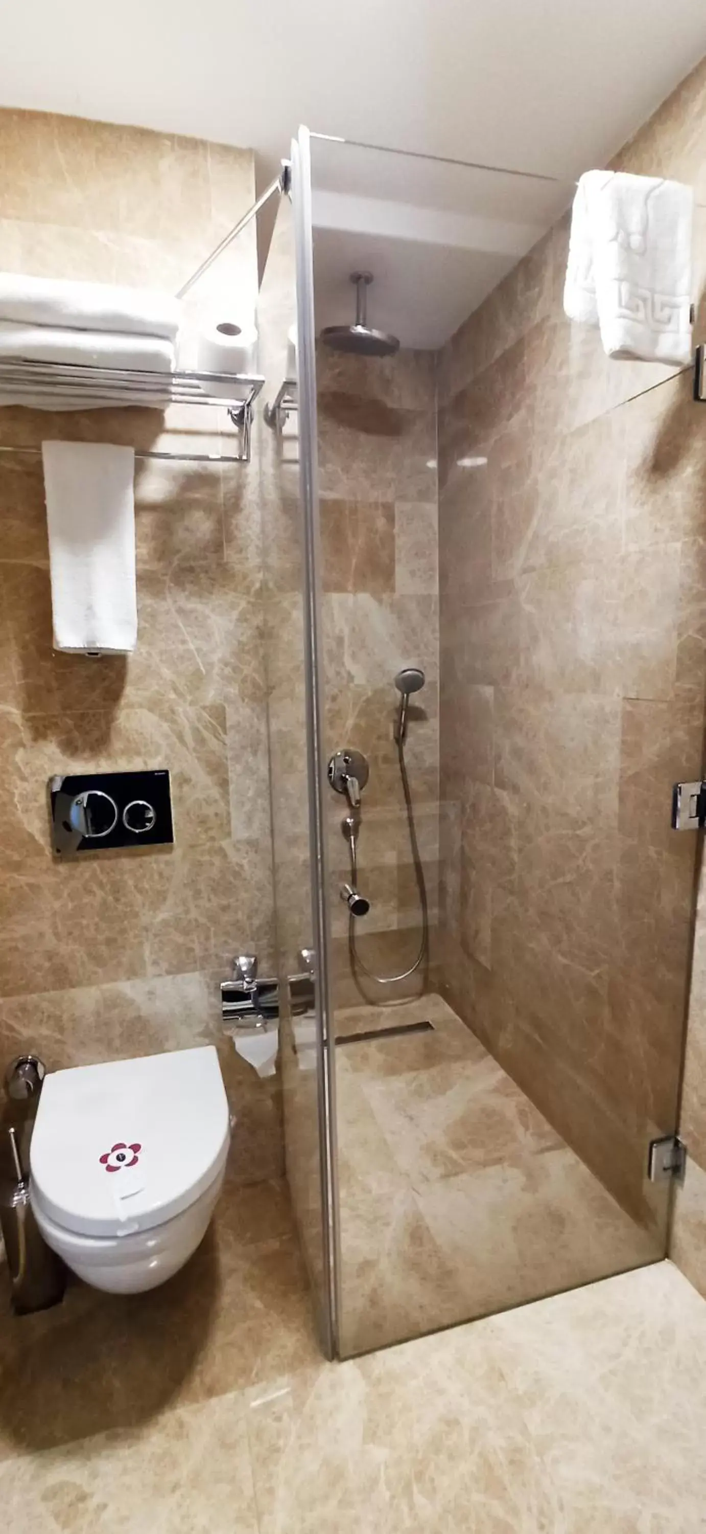 Bathroom in Peyk Hotel
