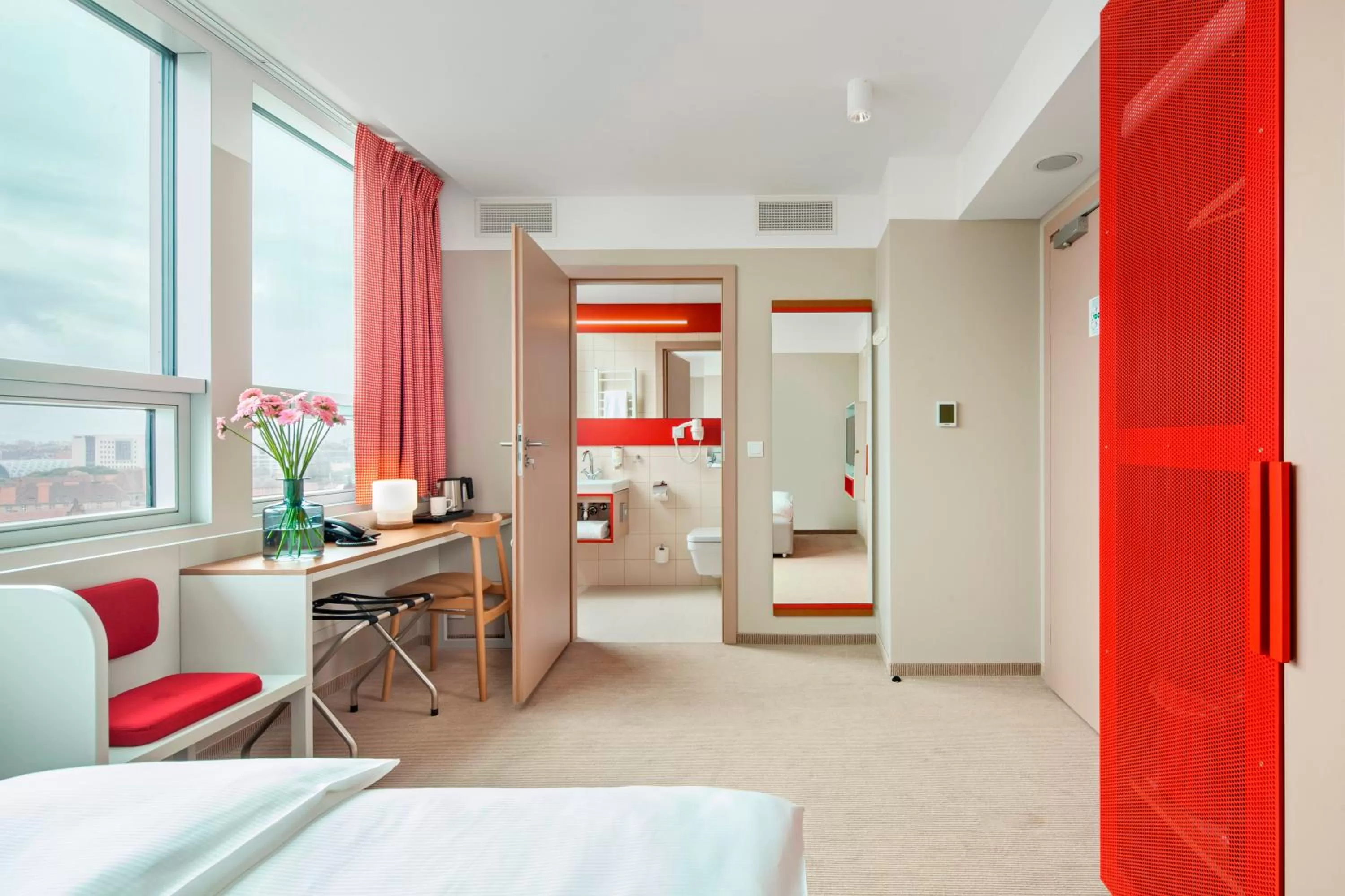 Bathroom, Bed in Hotel Altus Poznań Old Town - Destigo Hotels