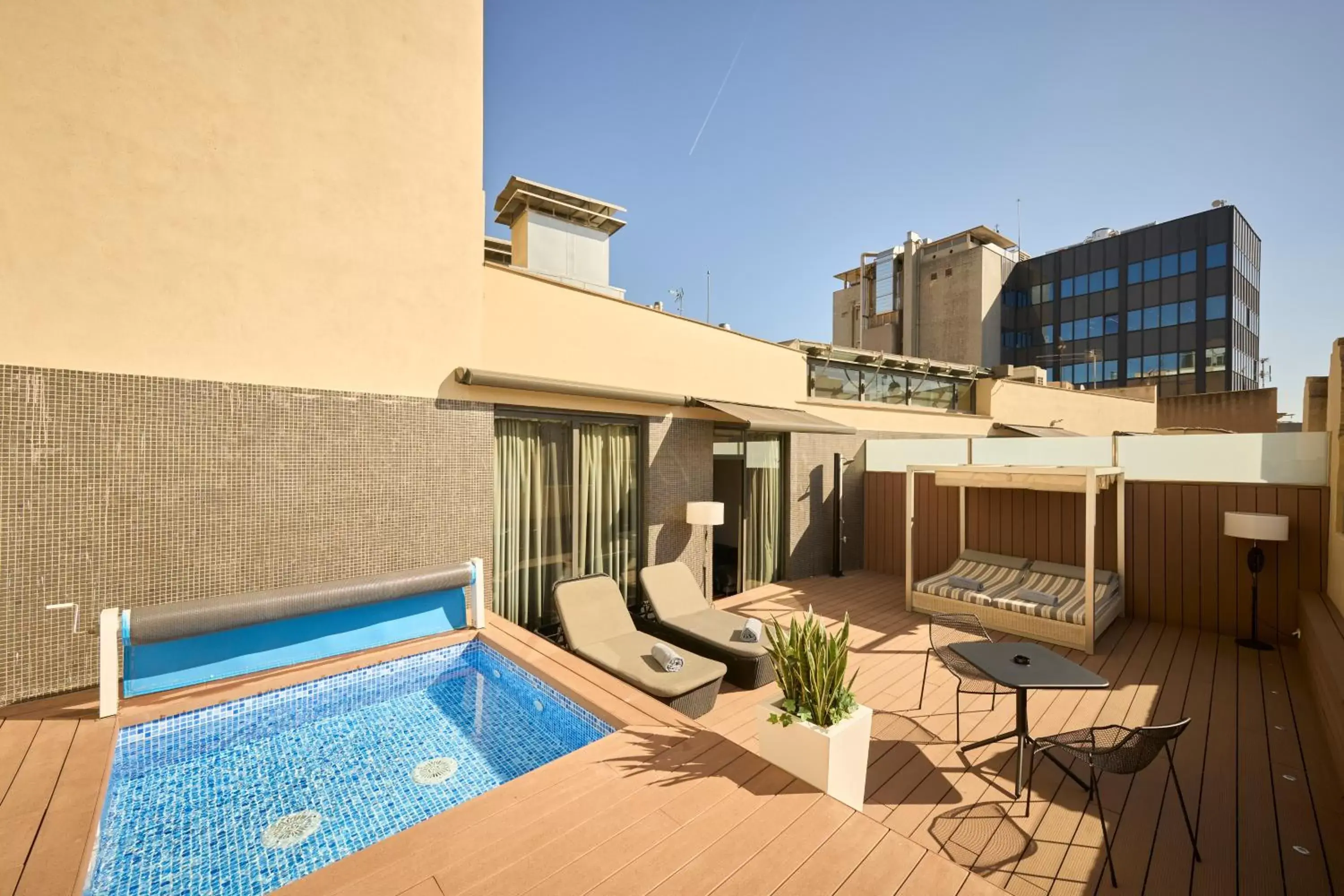 Balcony/Terrace, Swimming Pool in Catalonia Catedral