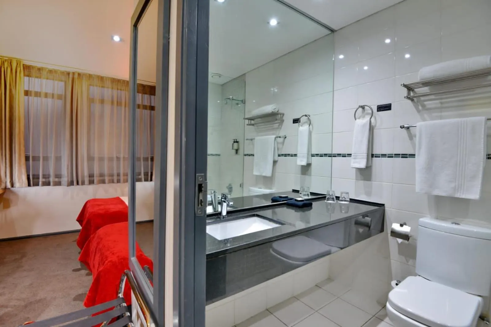 Shower in Fountains Hotel