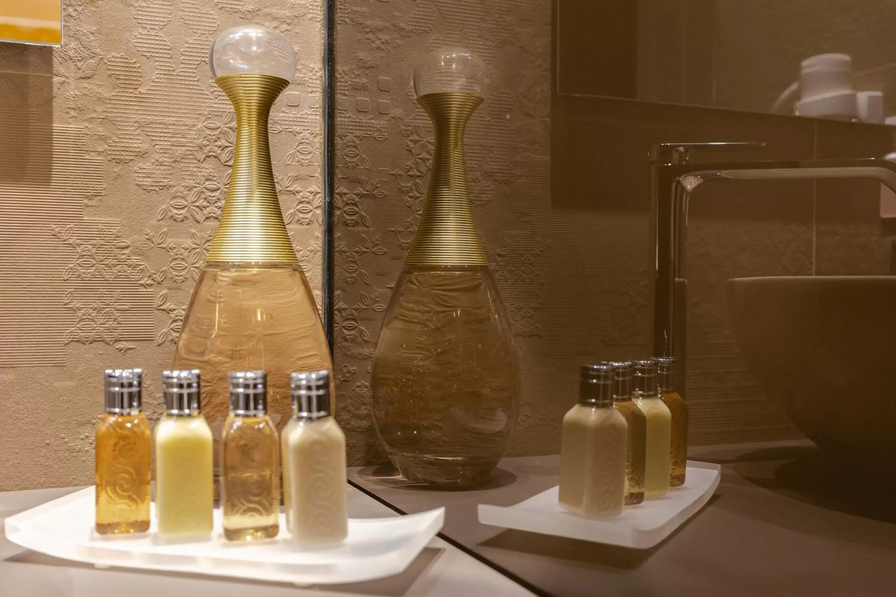 Bathroom, Drinks in Palazzo Marletta Luxury House Hotel