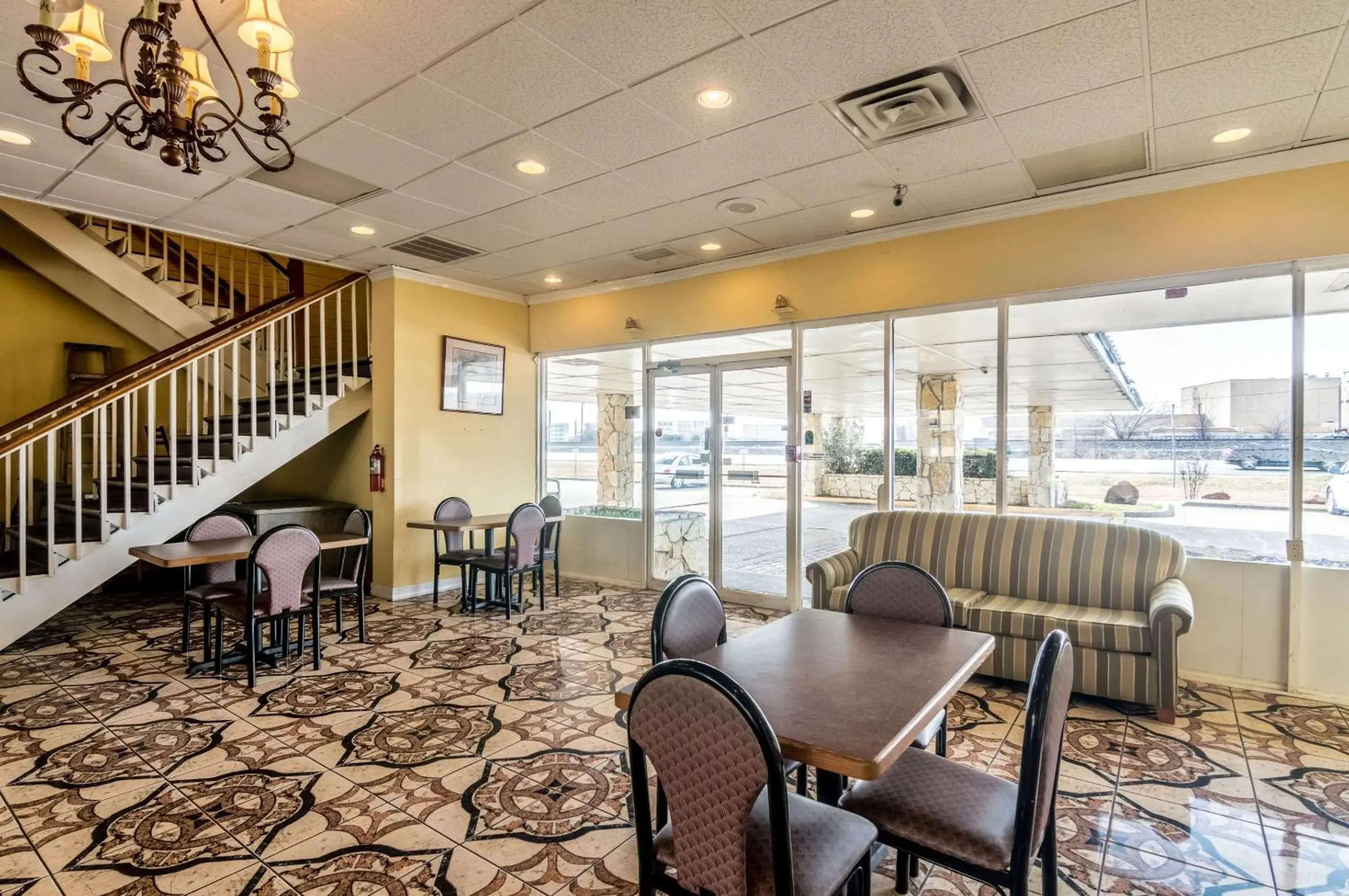 Lobby or reception in Rodeway Inn Arlington